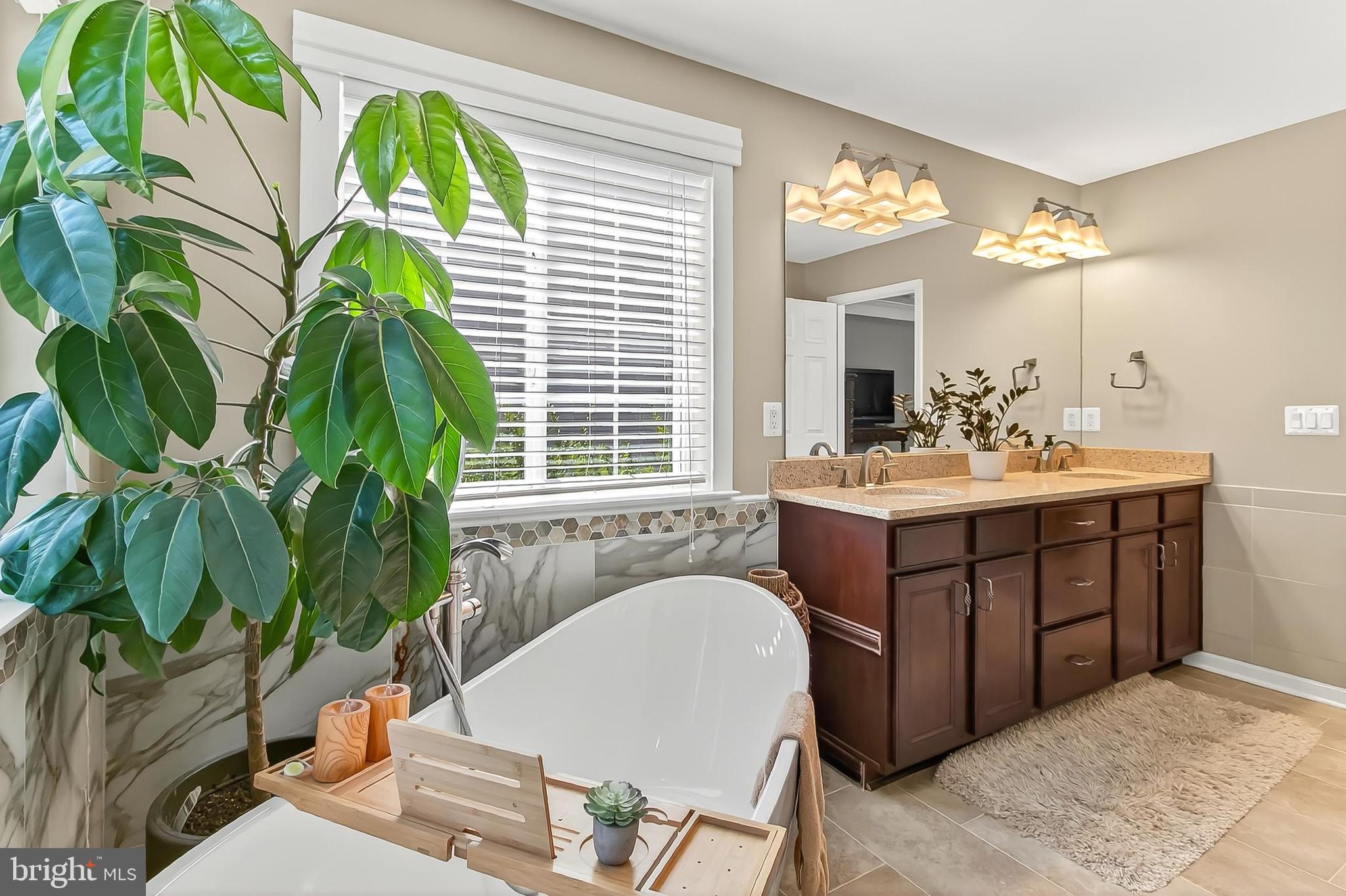 STONEWALL MANOR - Residential