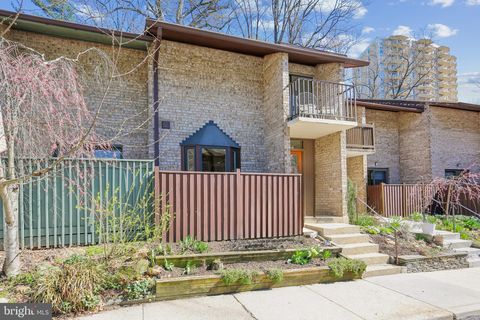 Townhouse For Sale - 9211 Three Oaks Drive<br/> SILVER SPRING, MD 20901