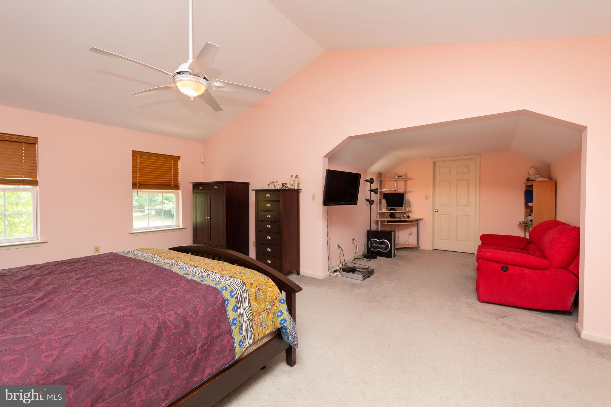 COUNTRY MEADOWS - Residential