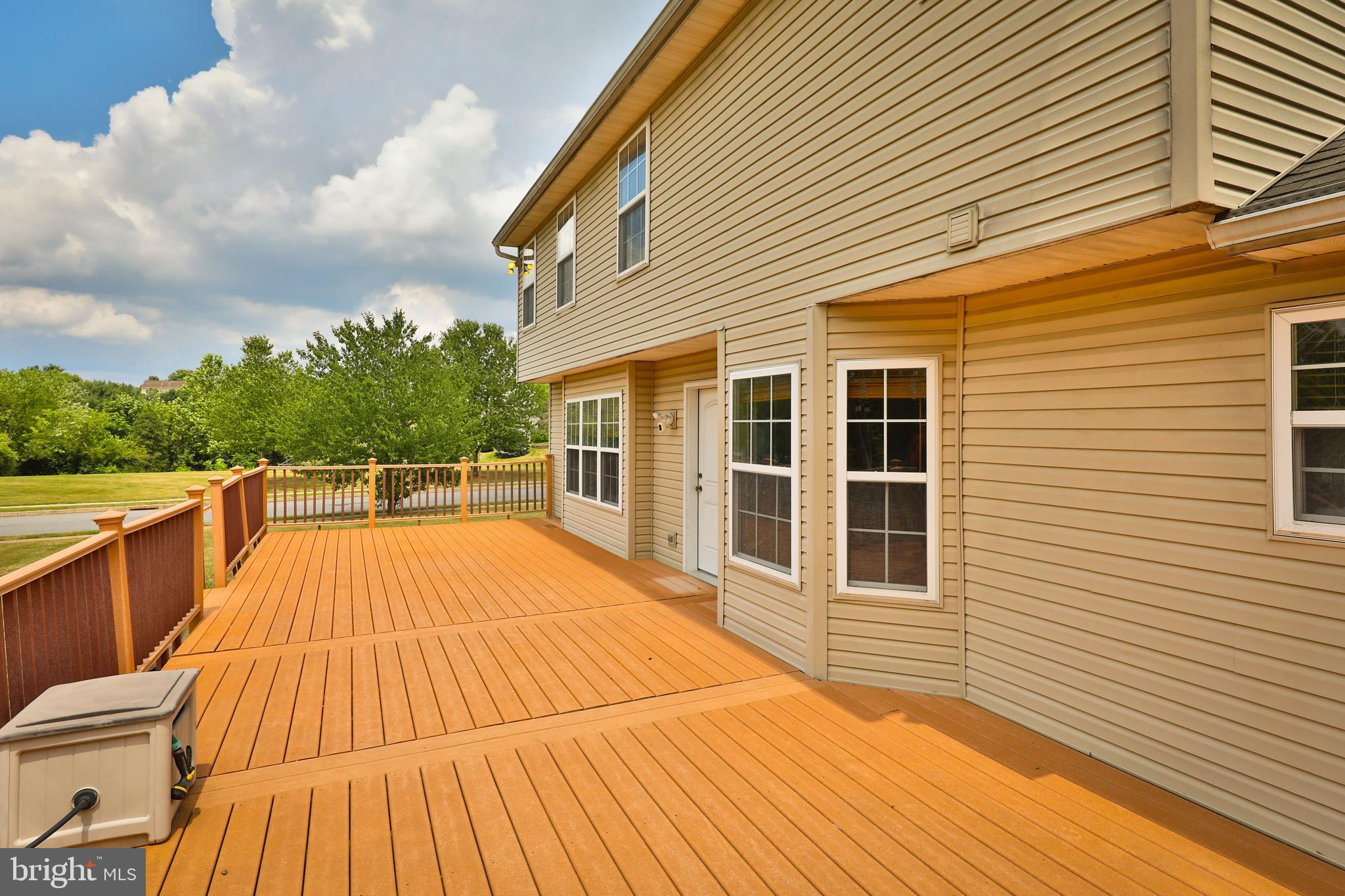 COUNTRY MEADOWS - Residential