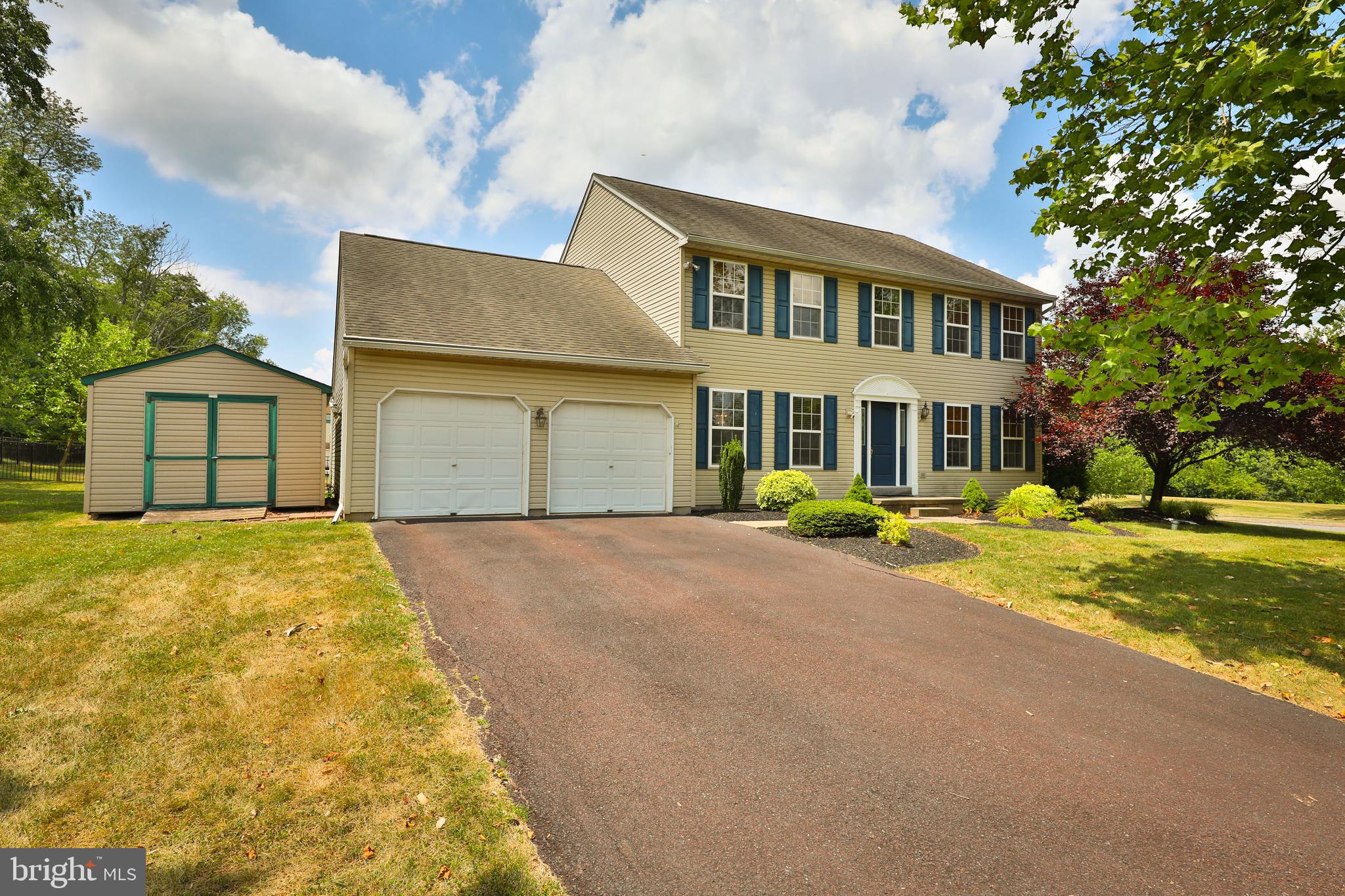 COUNTRY MEADOWS - Residential