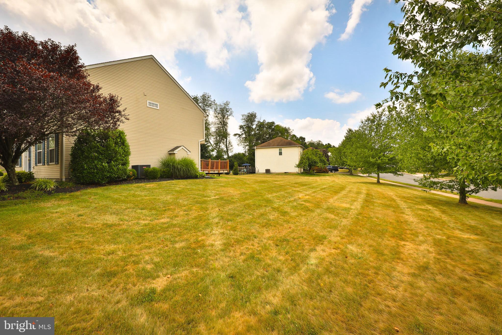 COUNTRY MEADOWS - Residential