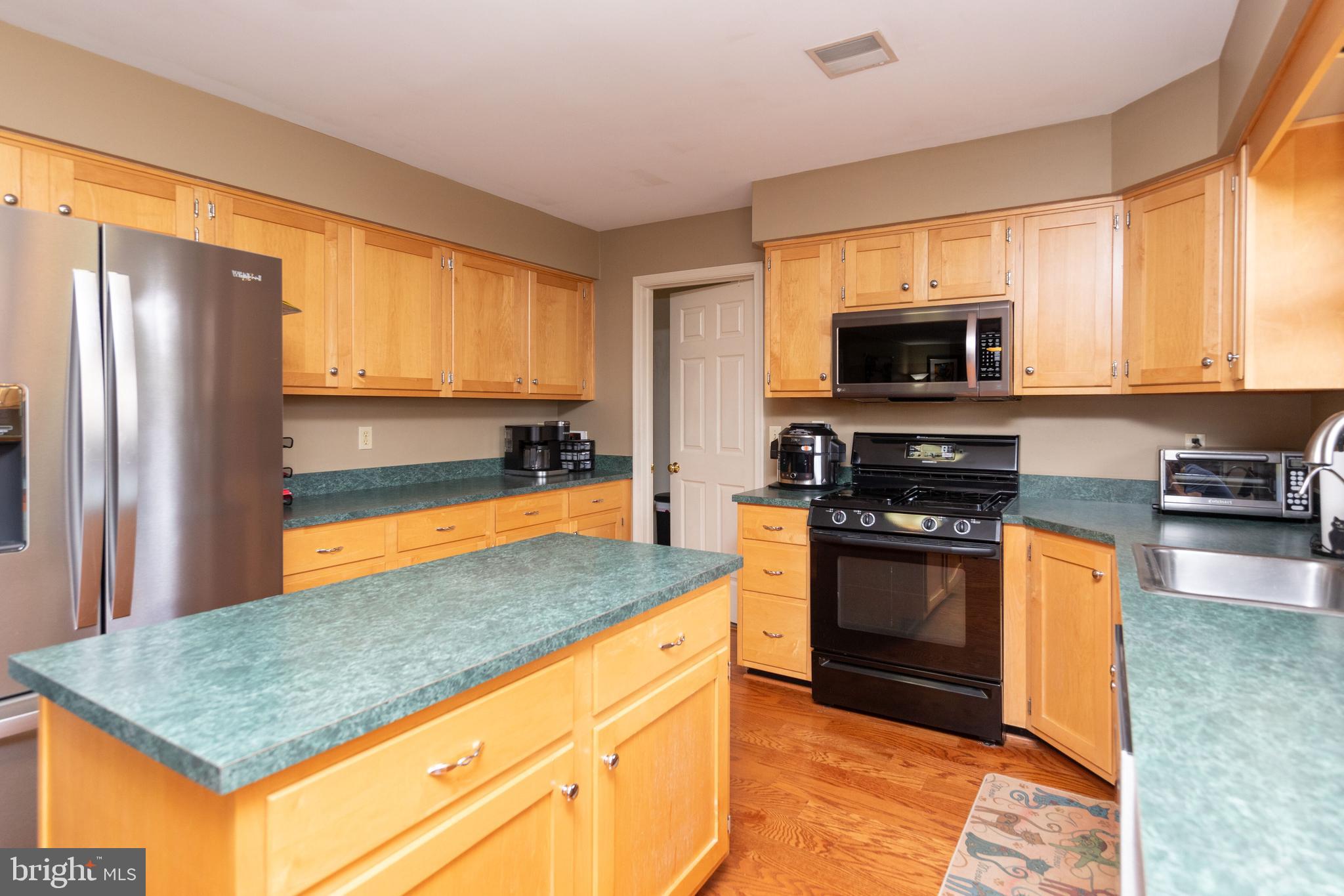 COUNTRY MEADOWS - Residential