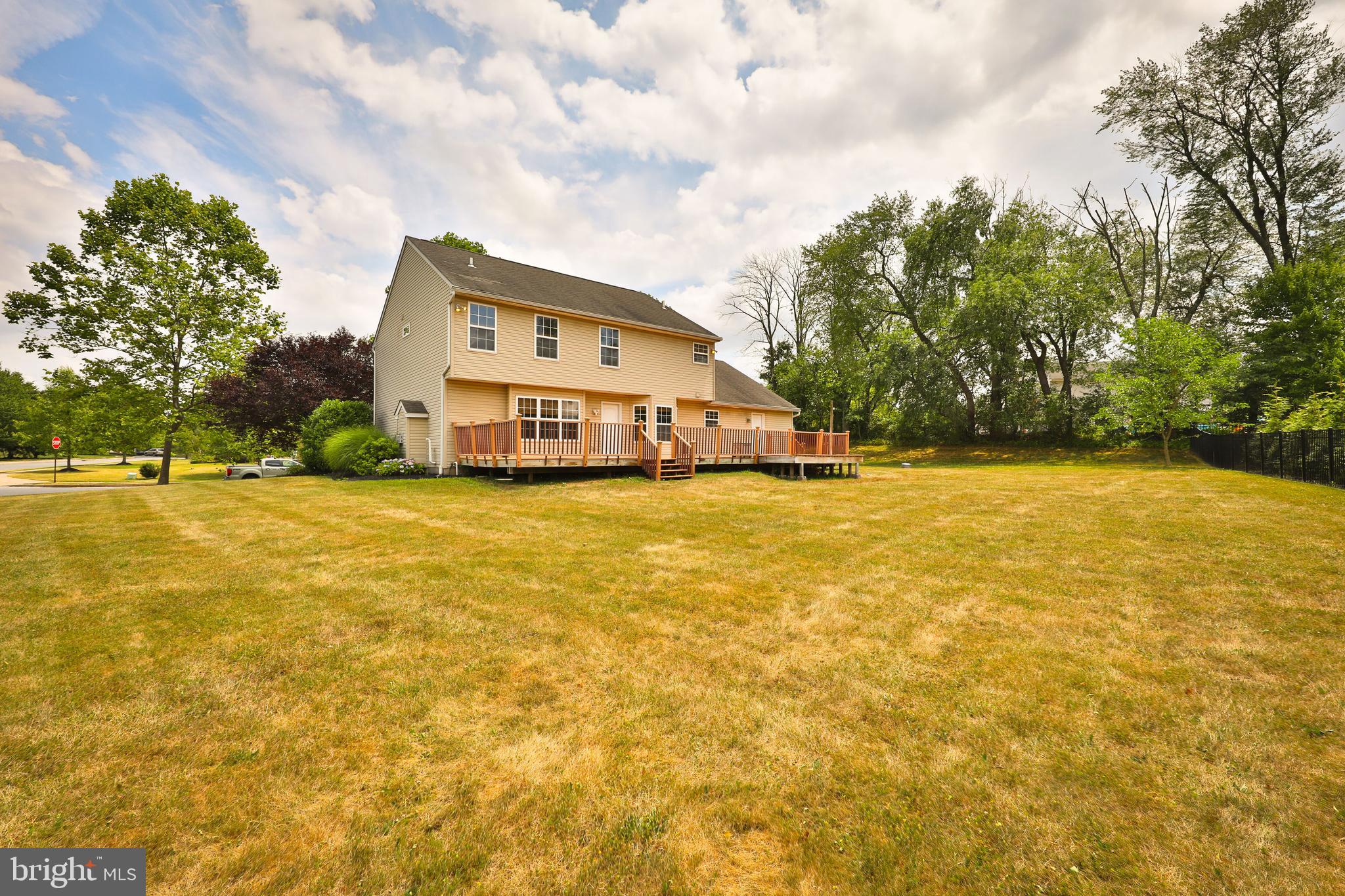 COUNTRY MEADOWS - Residential