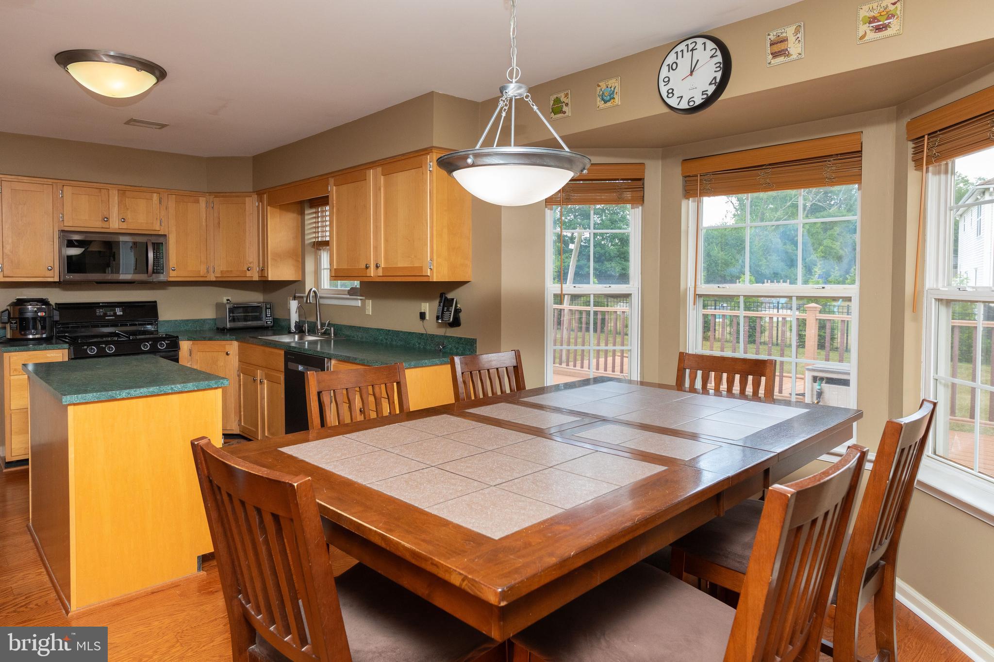 COUNTRY MEADOWS - Residential