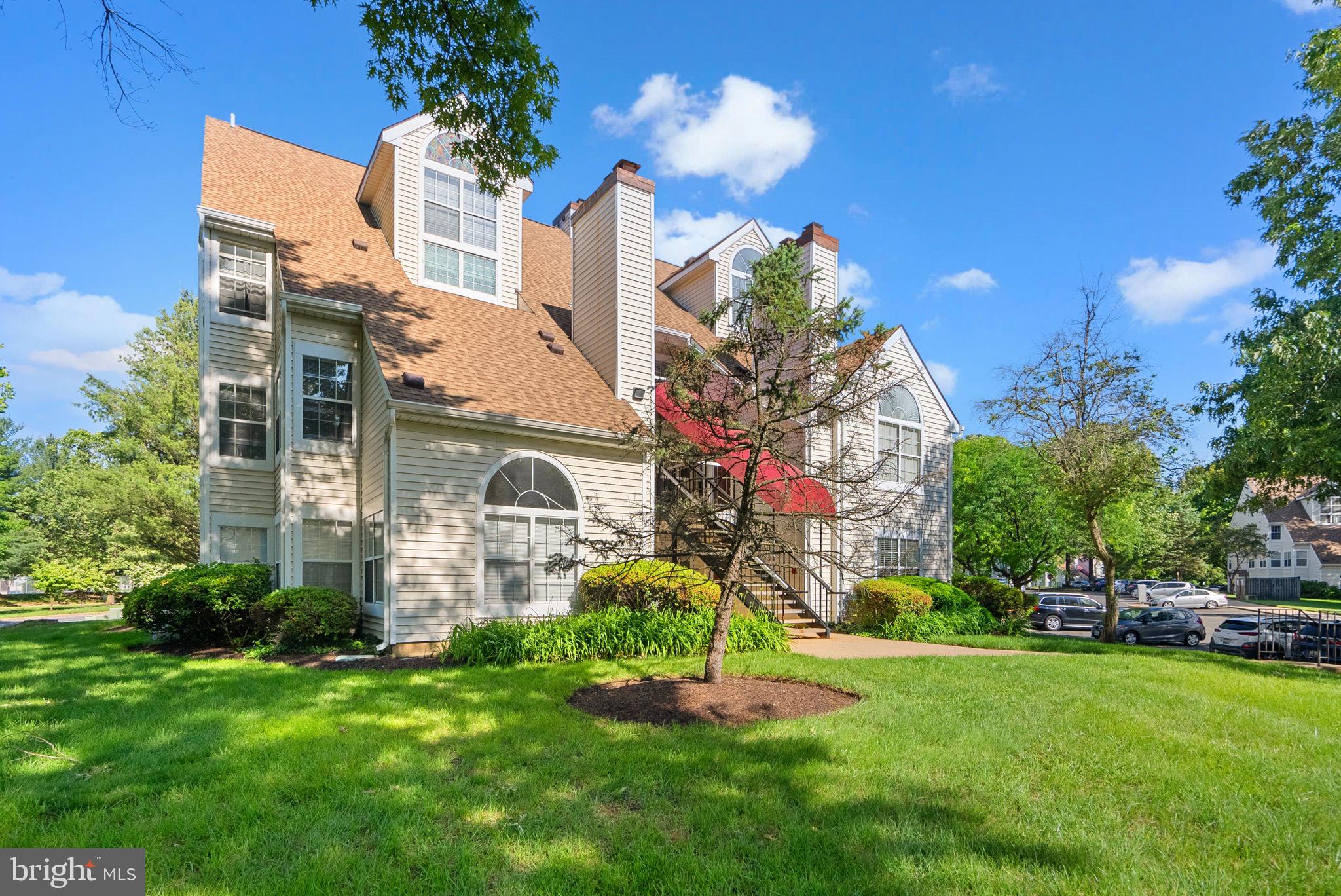 1019 SUMMERGLENN COURT 7-302