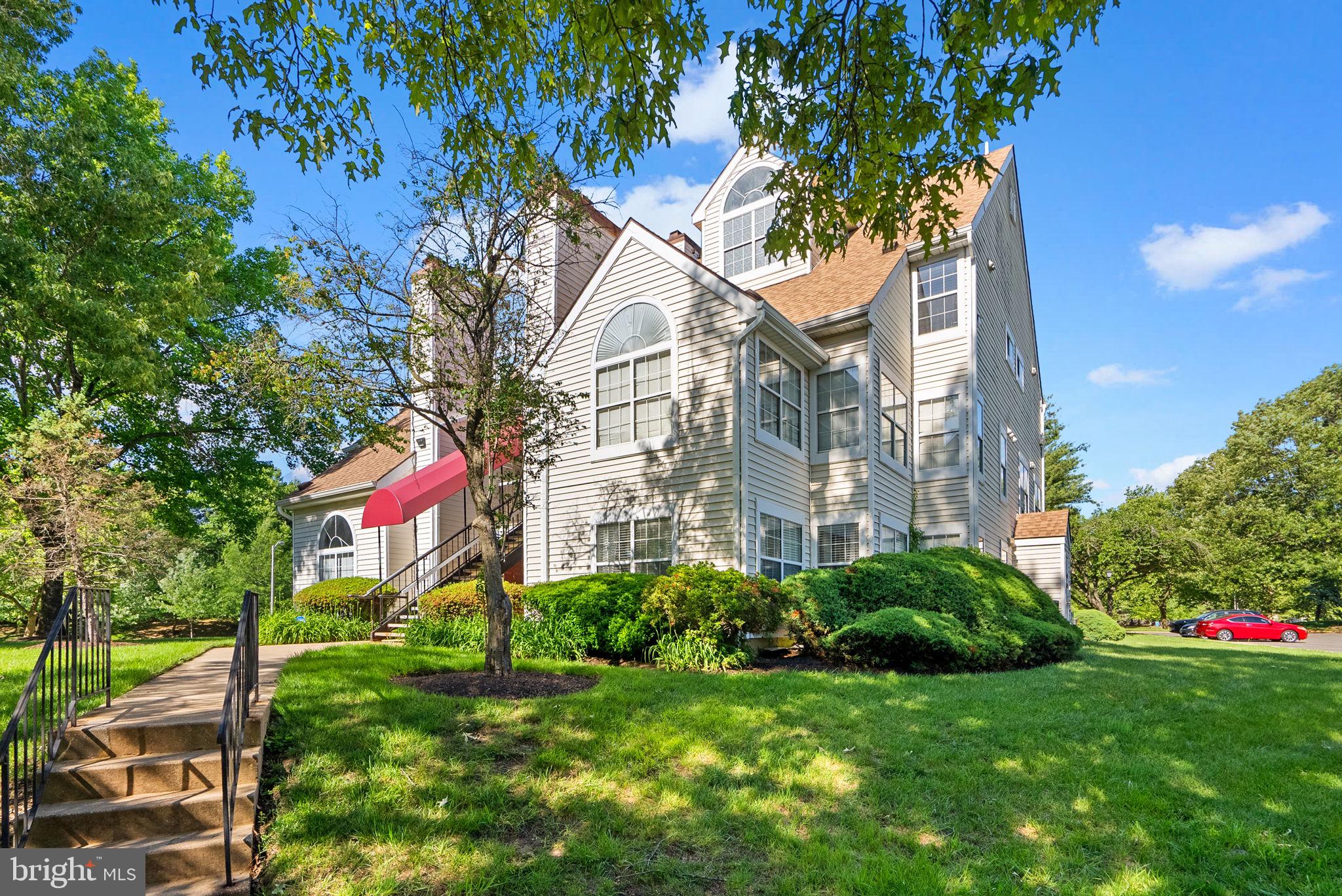 1019 SUMMERGLENN COURT 7-302