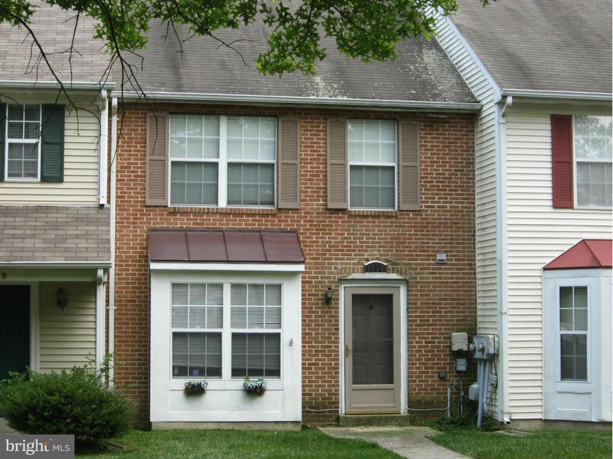 Back on the market! APPROVED SHORT SALE! Need new Buyer or Investor! CLOSE to shopping, schools, parks, commuter routes! Hampshire sub. HARWDOOD -1st flr.  Fenced yard w/NICE DECK!  3 bdrms, 2.5bths. Washer-Dyer!  Eat-in Kit! Separate Din & Liv Rm. Enter thru back gate/door. Seller prefers MD 1st Title for settlement. A little TLC & fix up will make it shine! Price reflects needed repairs. As-is.