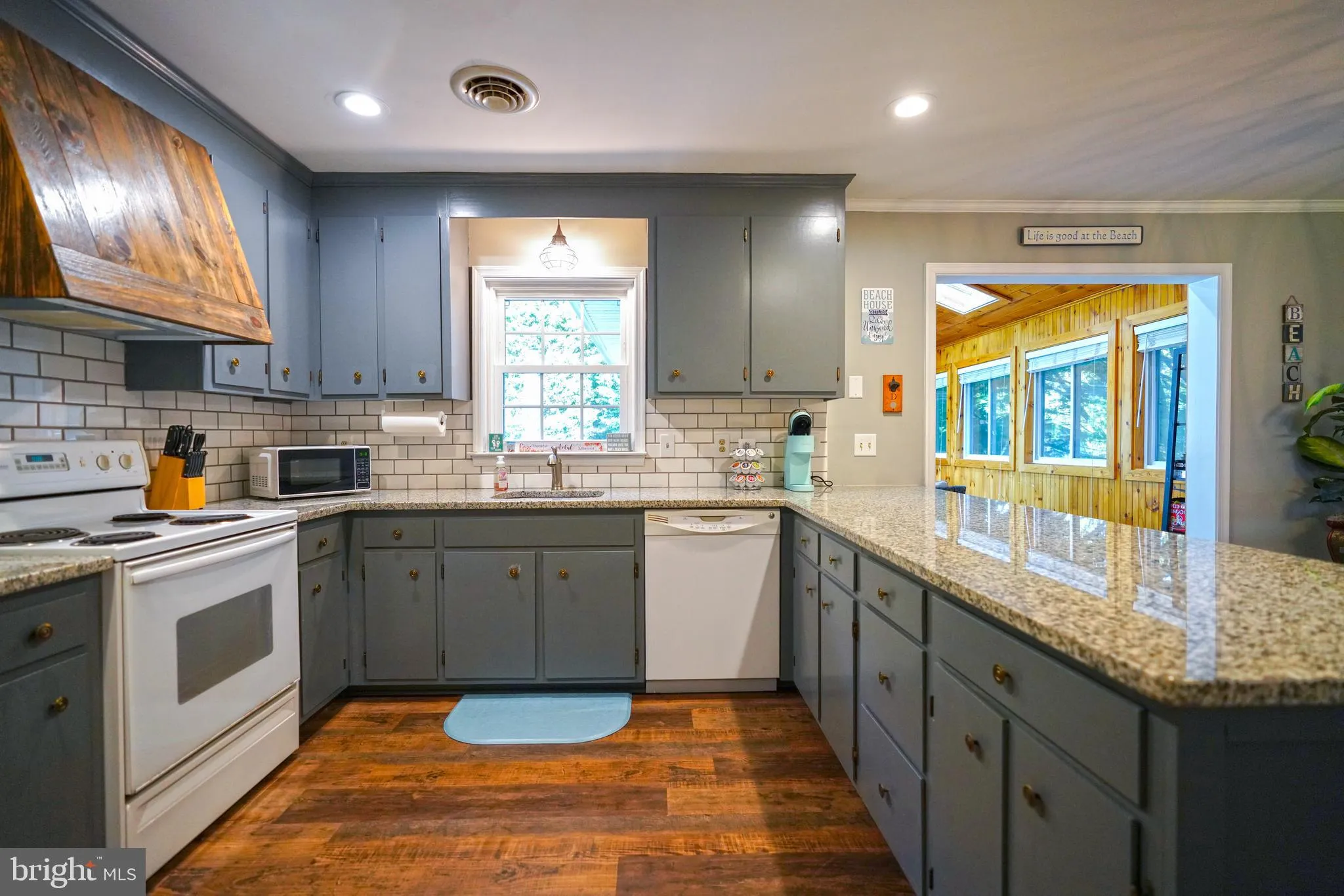 Rehoboth Beach, Delaware 19971, United States, 3 Bedrooms Bedrooms, ,2 BathroomsBathrooms,Residential,Active,221874