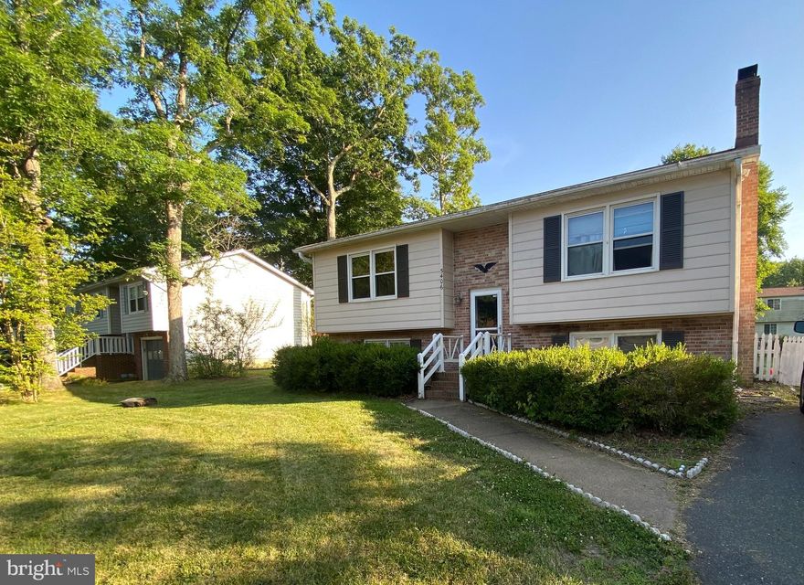 The investment property you've been looking for is here! A diamond in the rough; this home just needs TLC to make it shine. New HVAC, new water heater and new dryer.