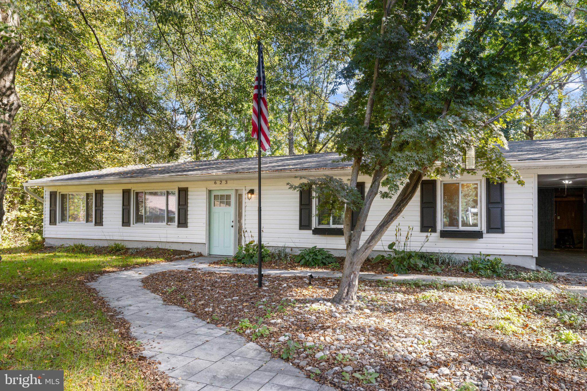 623 MAPLE HILL LANE