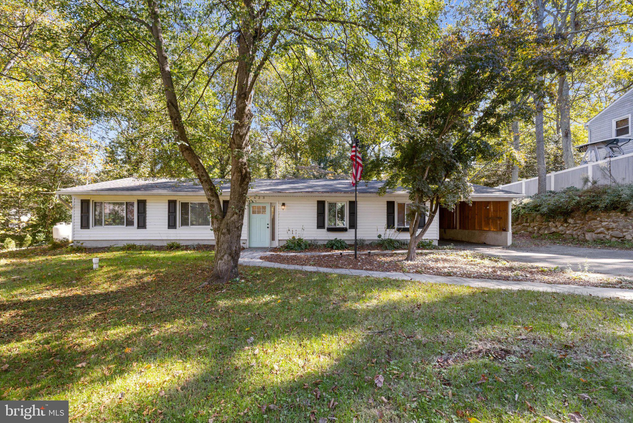 623 MAPLE HILL LANE