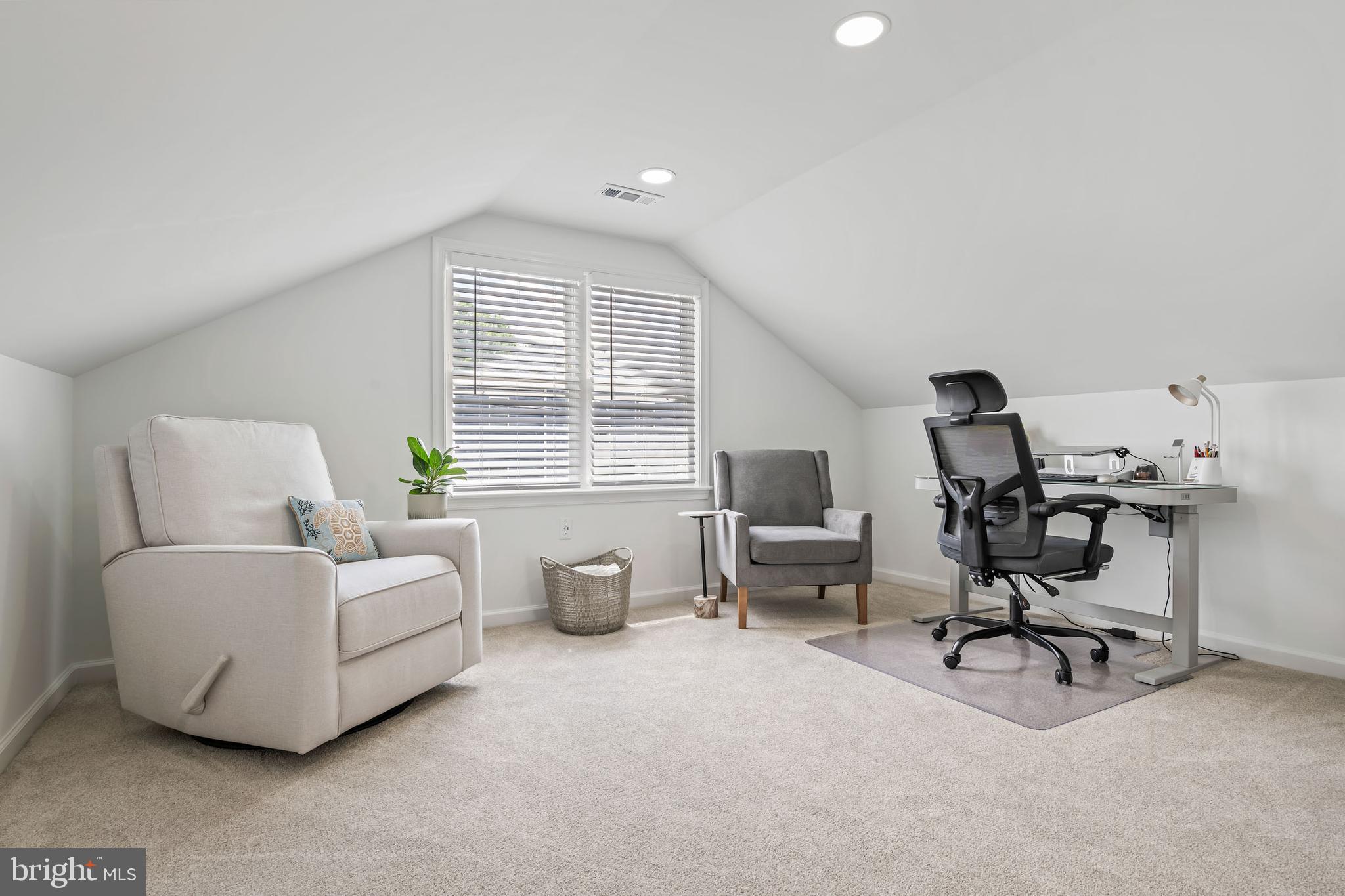 LYNCH POINT - Residential