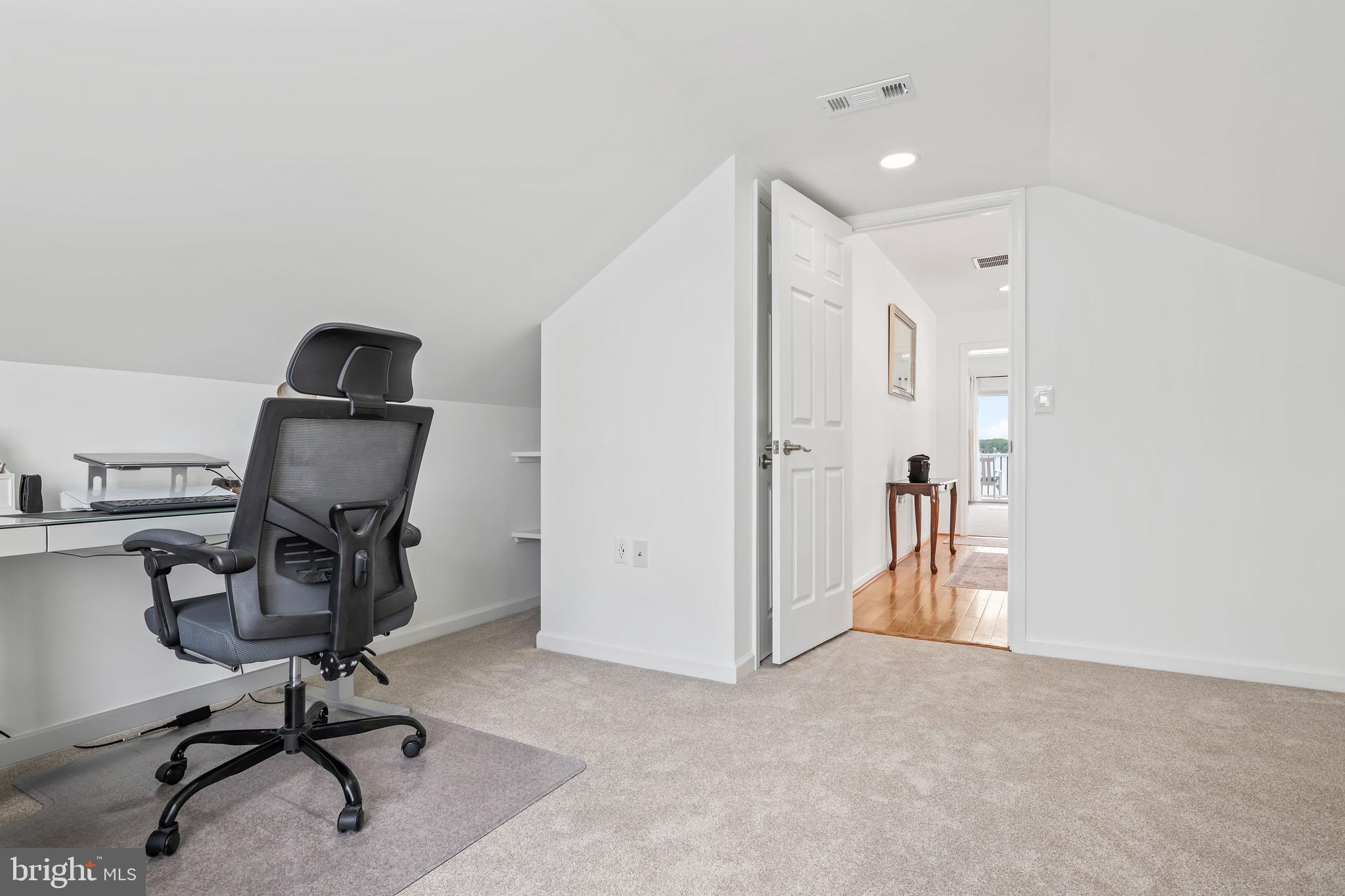 LYNCH POINT - Residential