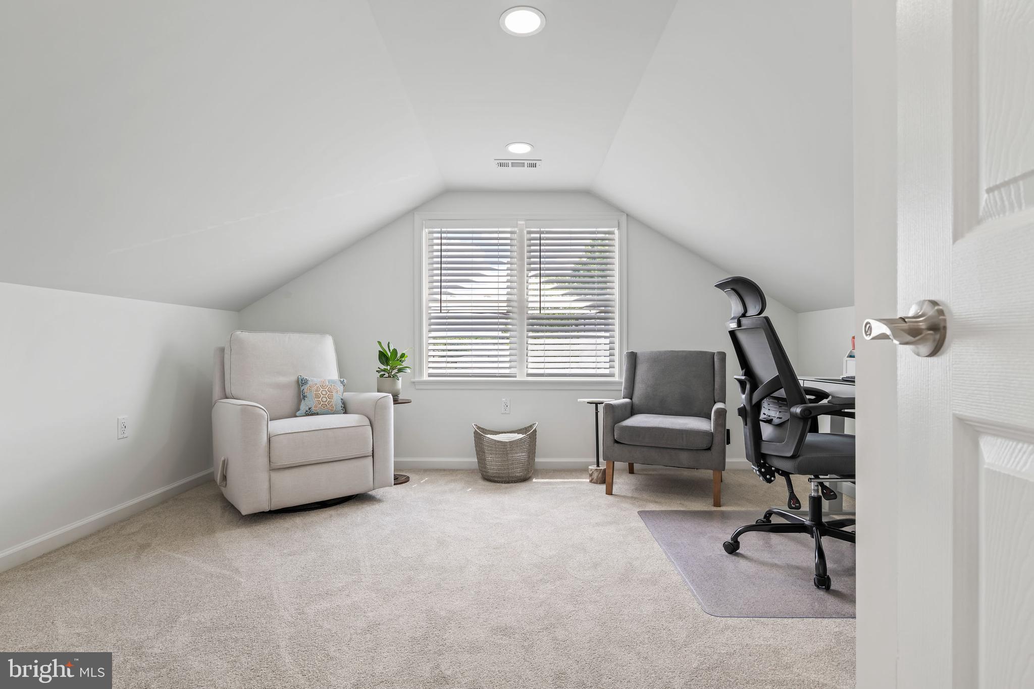 LYNCH POINT - Residential