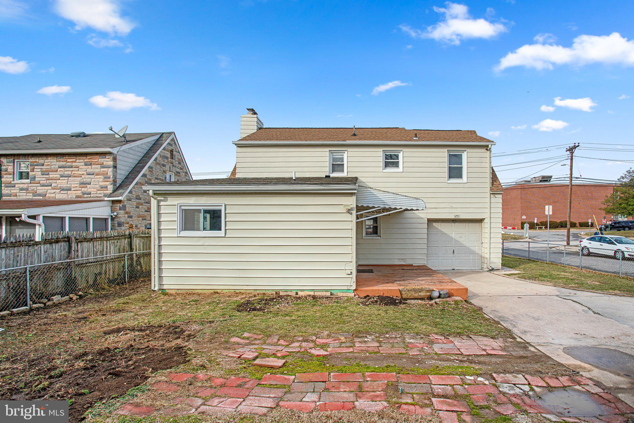 ROCKLEIGH COURT - Residential