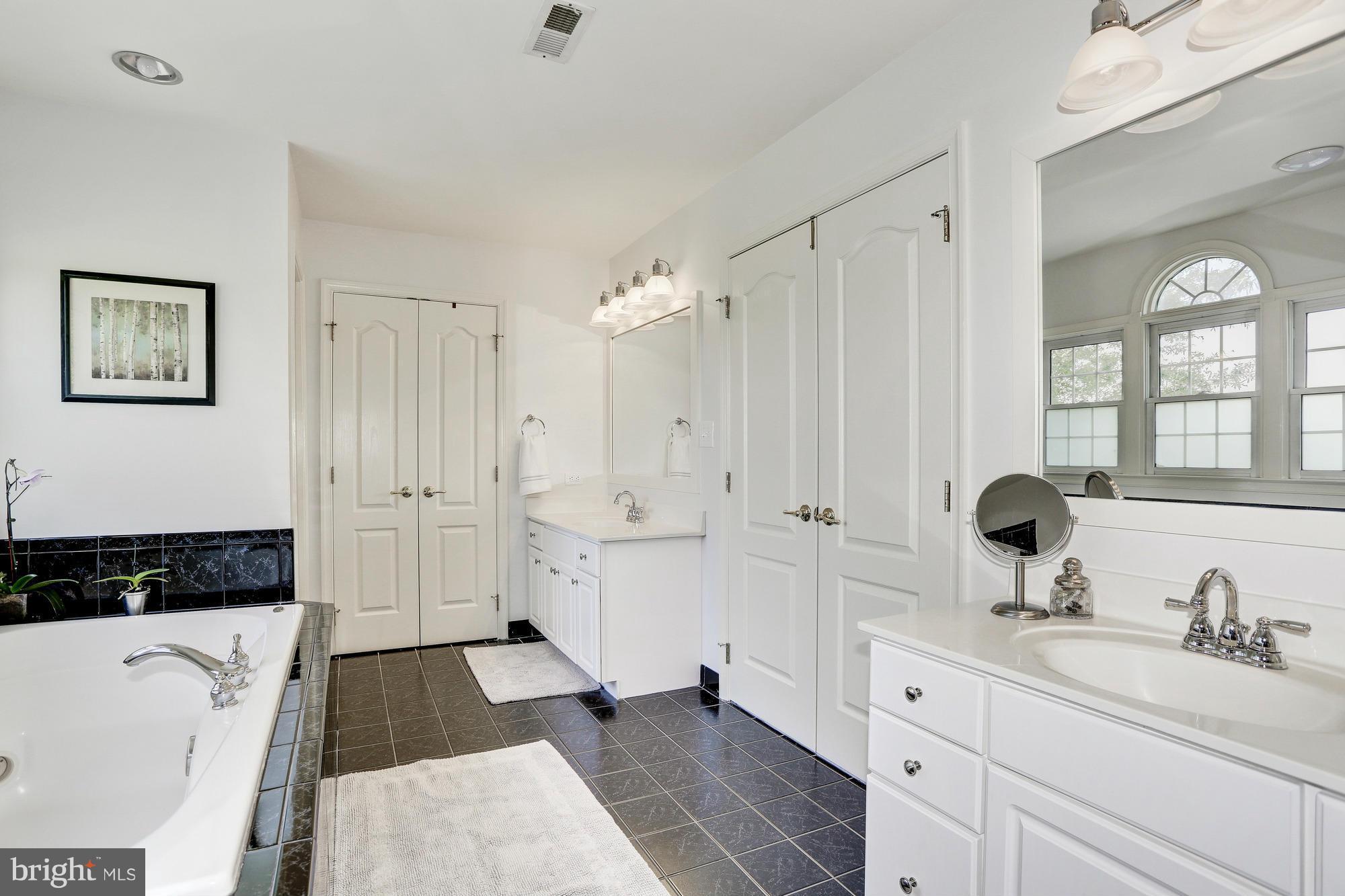 TRAVILAH GROVE - Residential