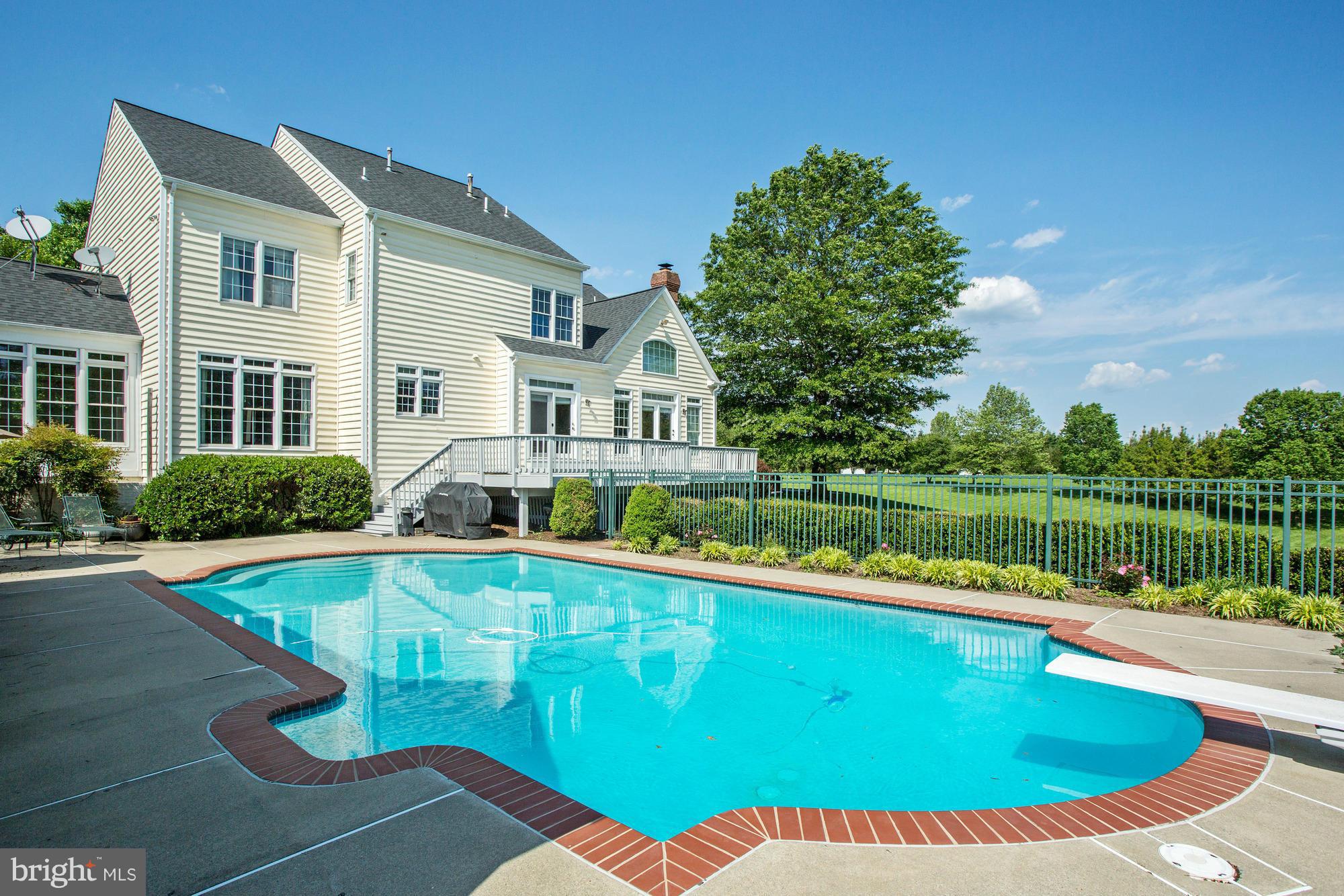 TRAVILAH GROVE - Residential