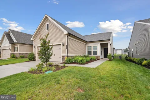 21792 Hawksbill High Circle, Sterling, VA MLS: VALO2096502