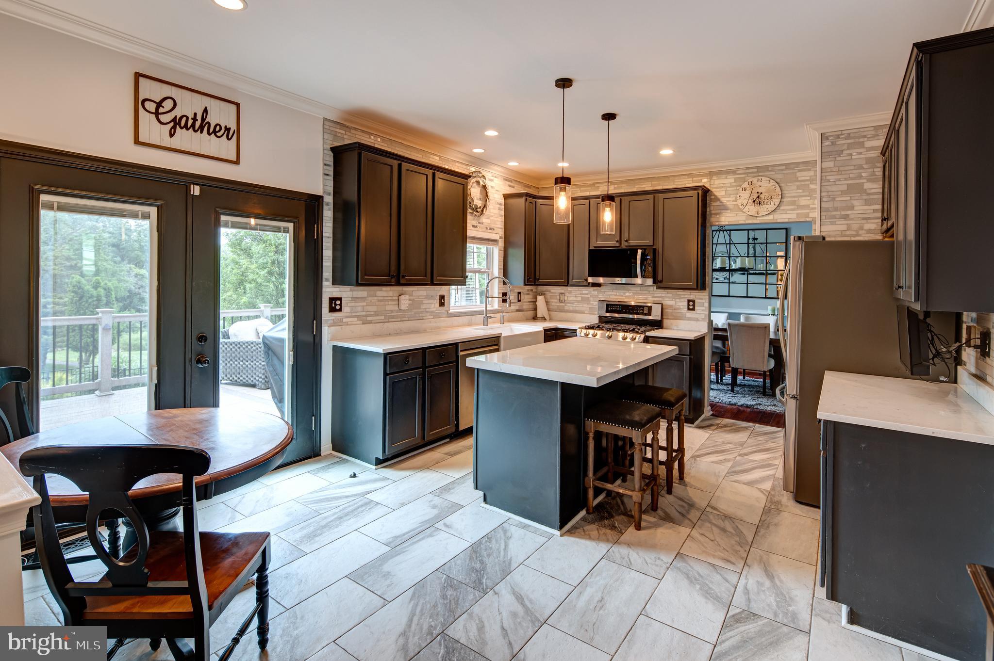 206 JOHN STEVENS DR