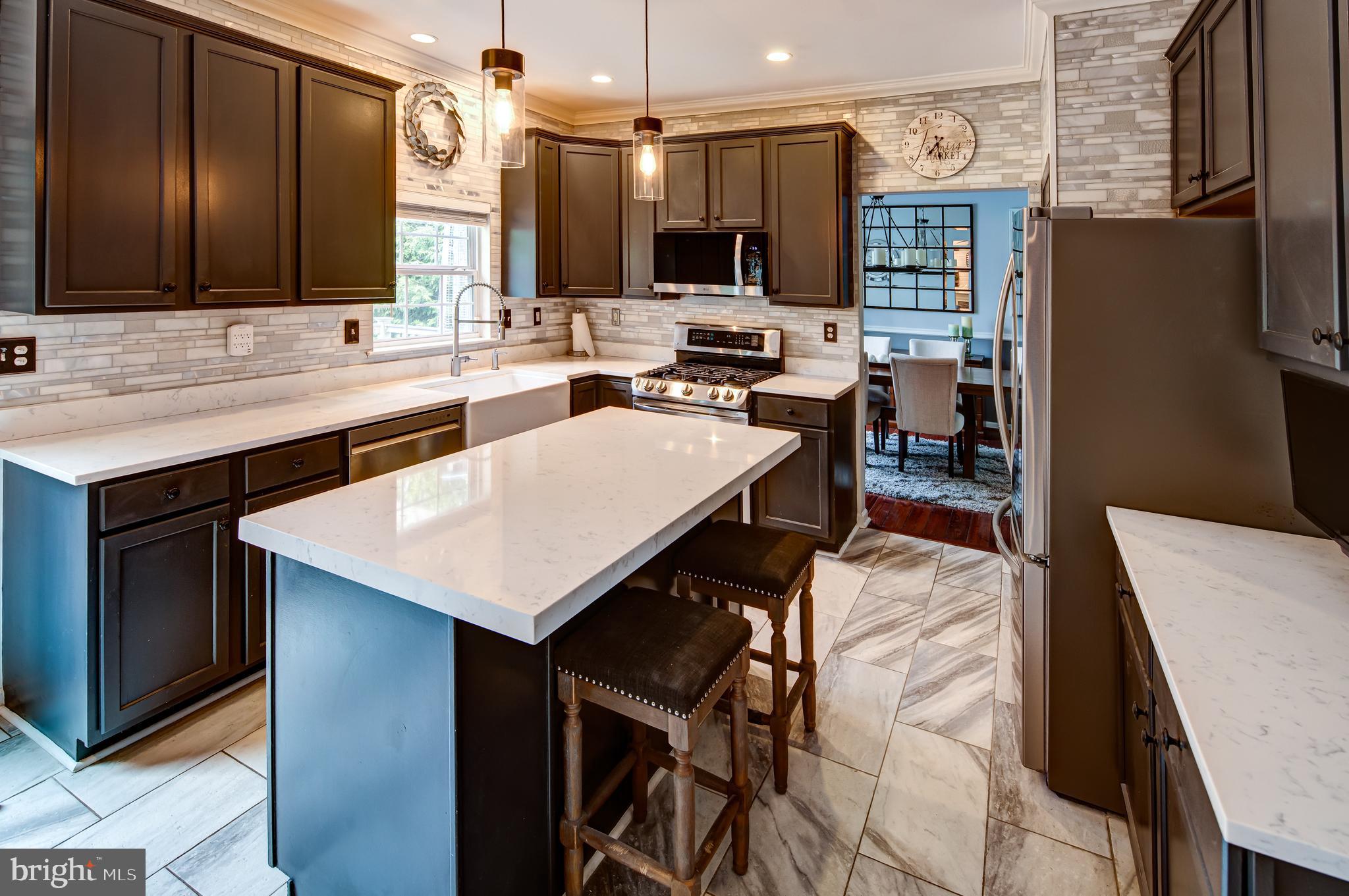 206 JOHN STEVENS DR