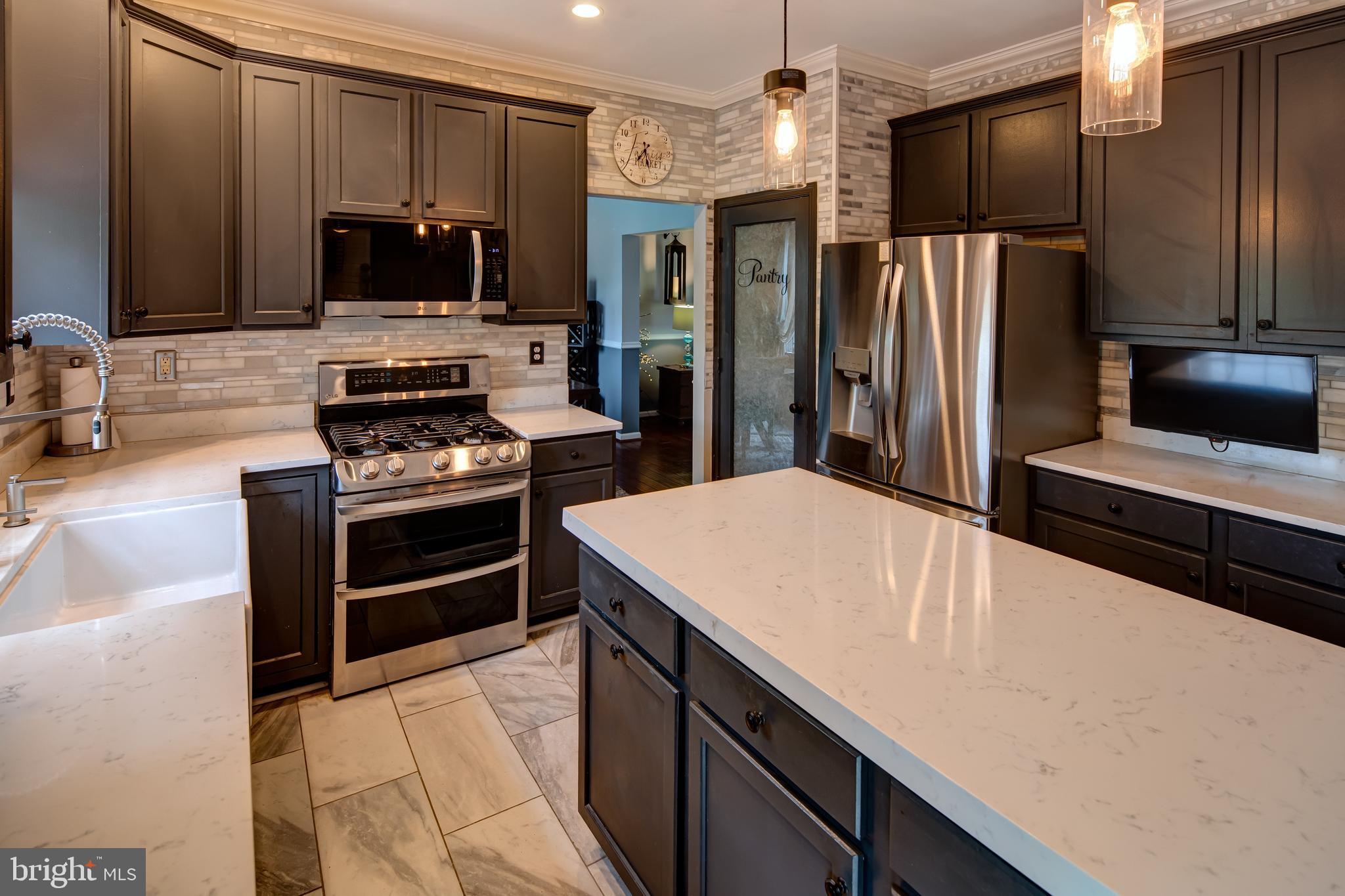 206 JOHN STEVENS DR