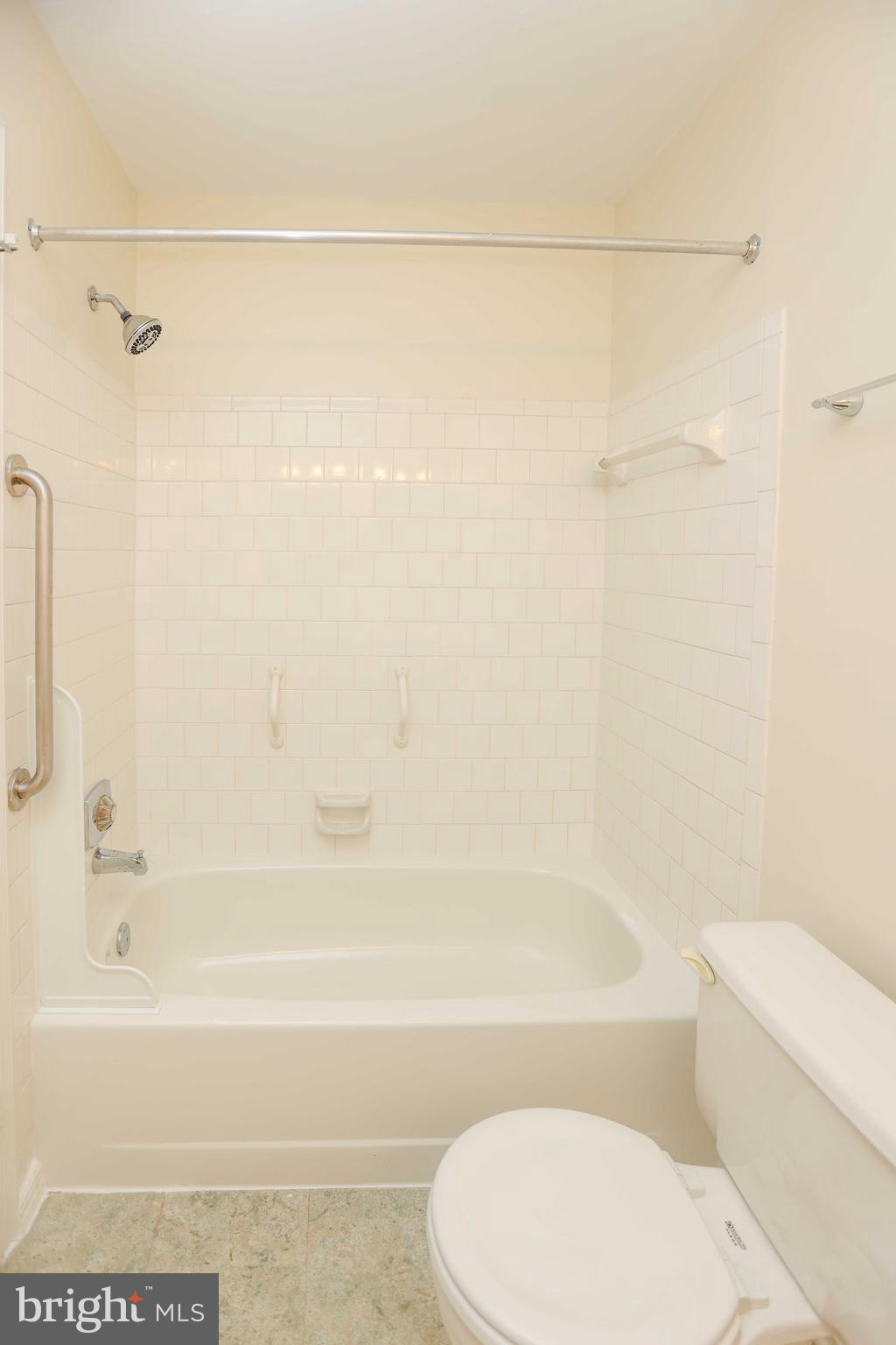 LONG REACH - Residential Lease