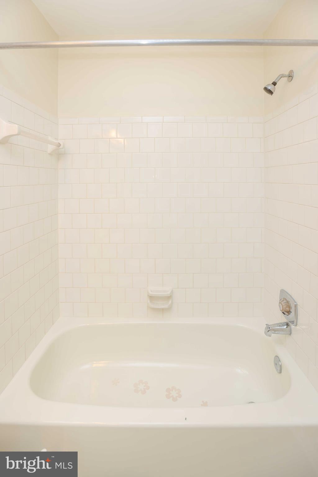 LONG REACH - Residential Lease