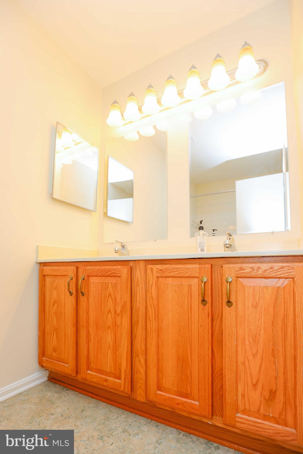 LONG REACH - Residential Lease