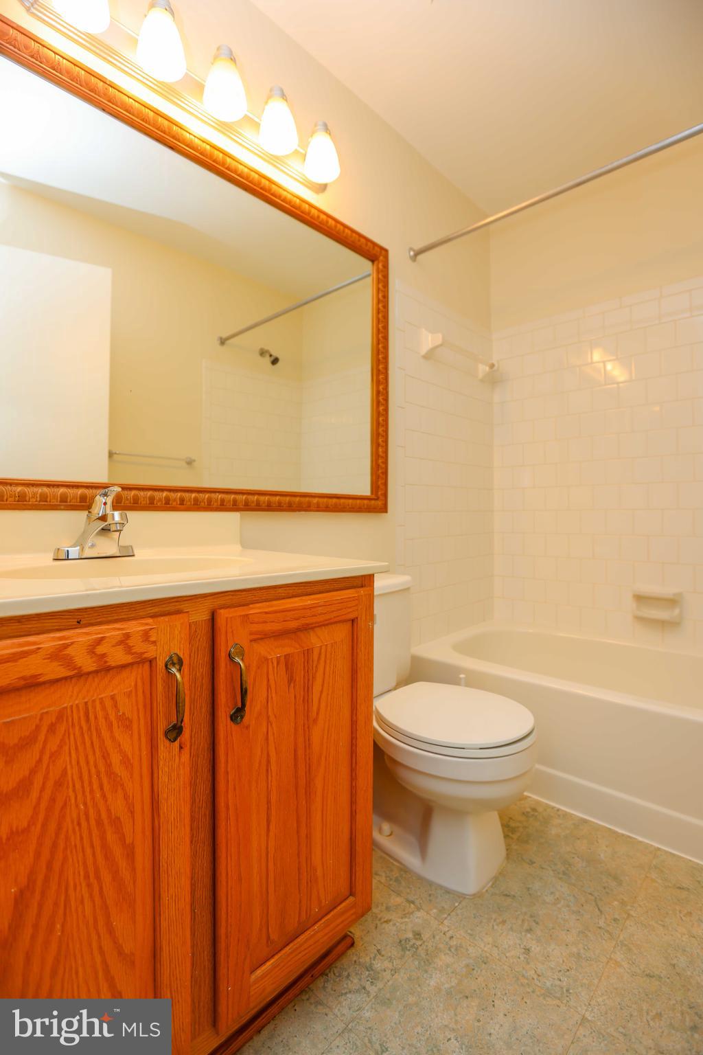 LONG REACH - Residential Lease