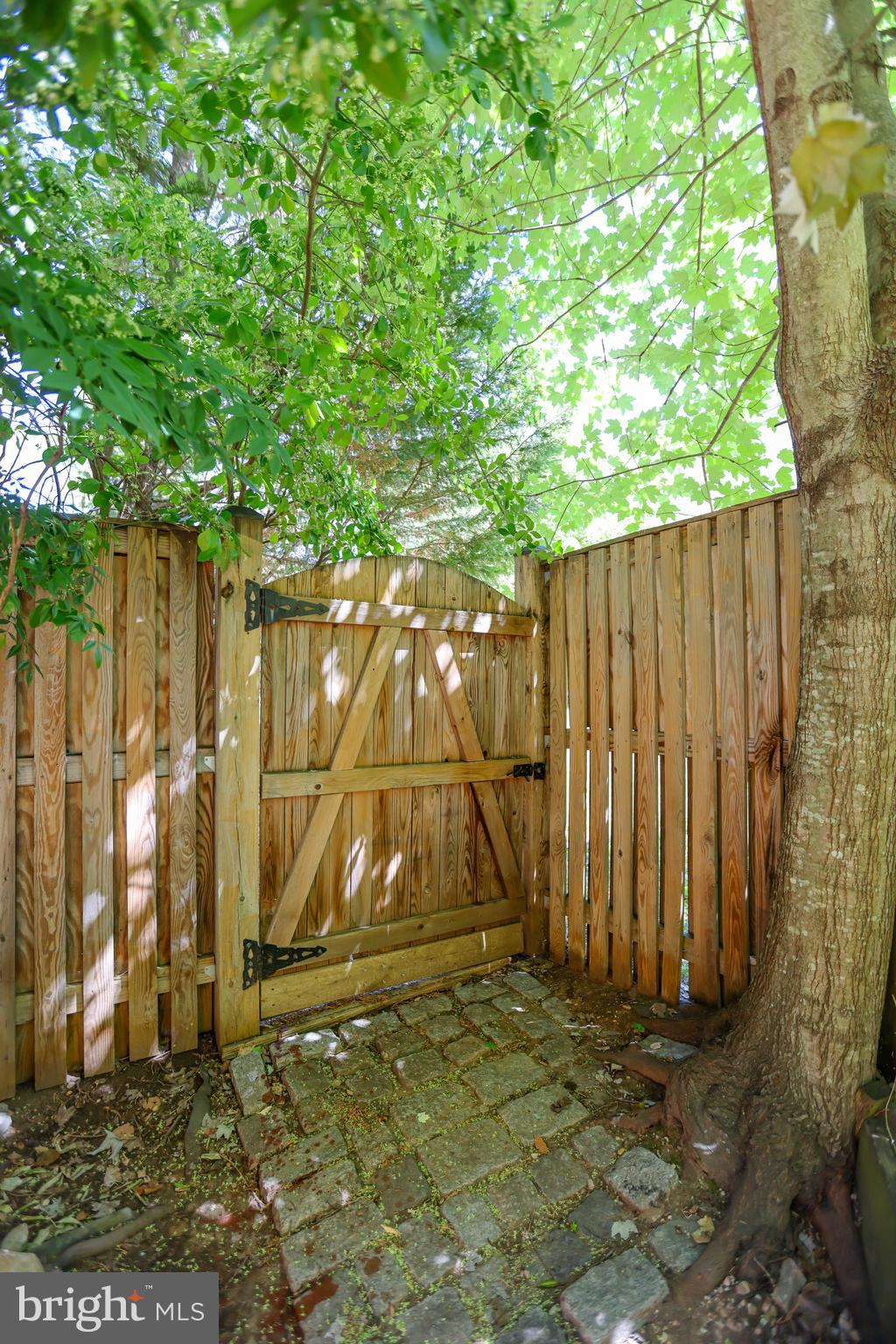 LONG REACH - Residential Lease