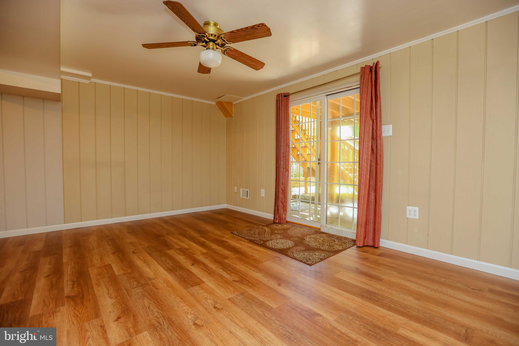 LONG REACH - Residential Lease