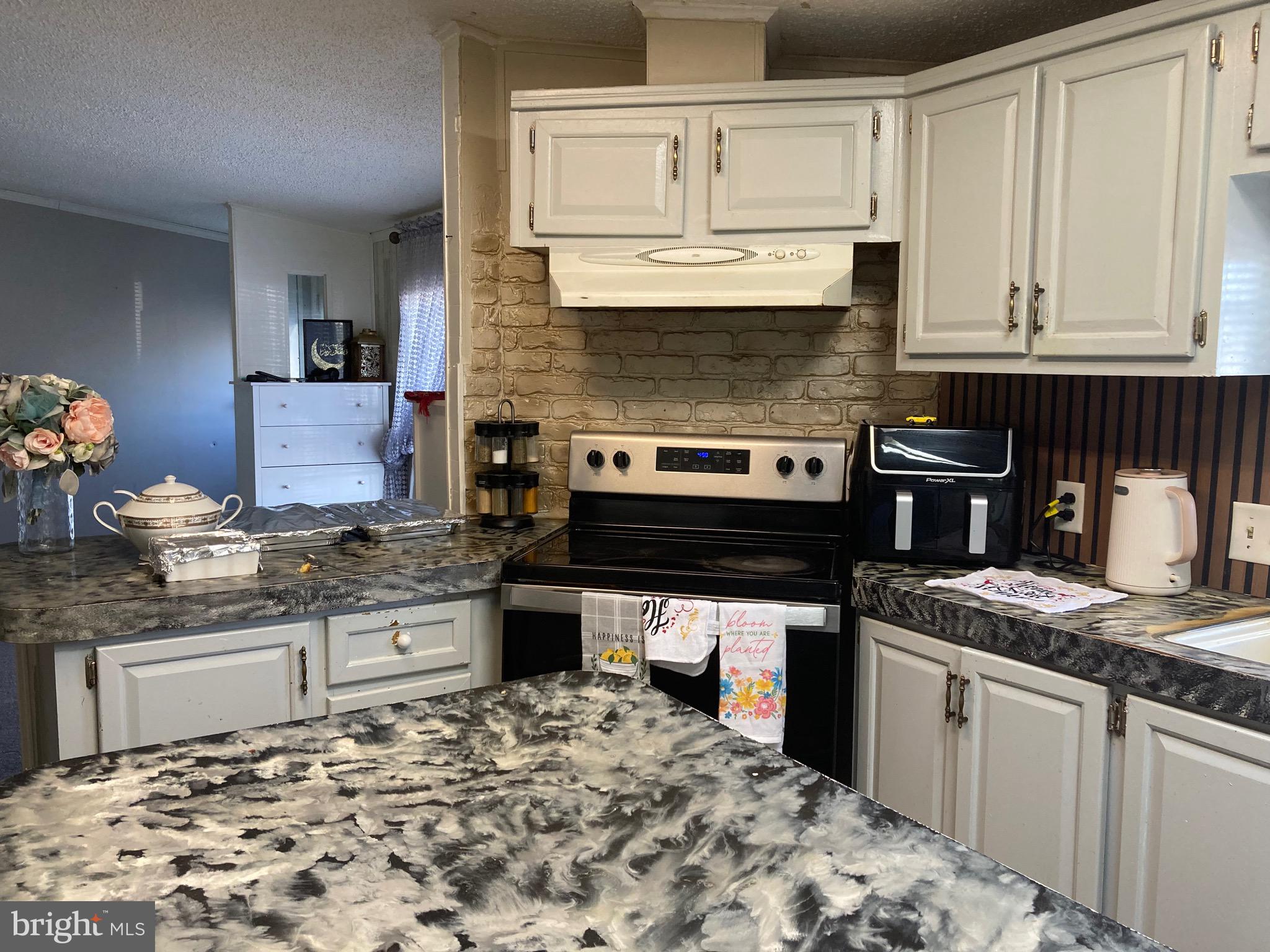 NORTHVIEW MANOR - Residential