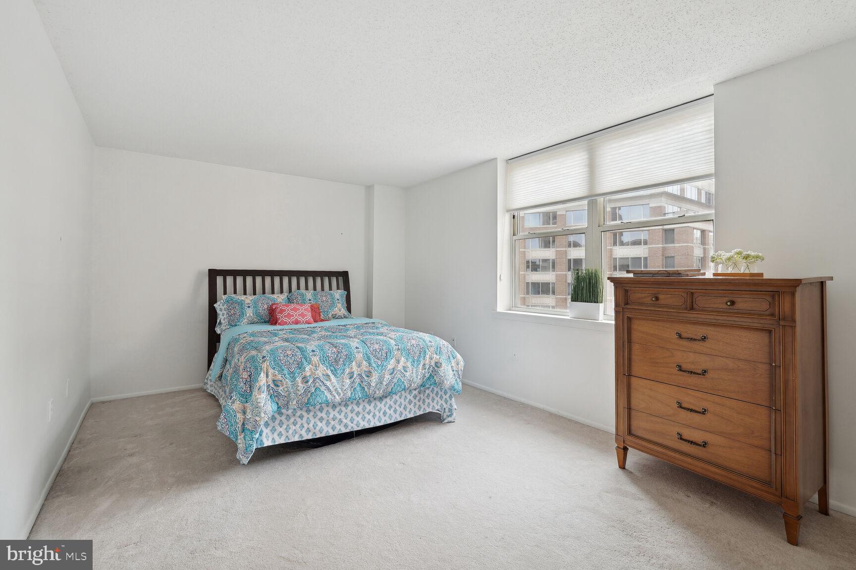 THE JEFFERSON - SUNRISE SENIOR LIVING - Residential