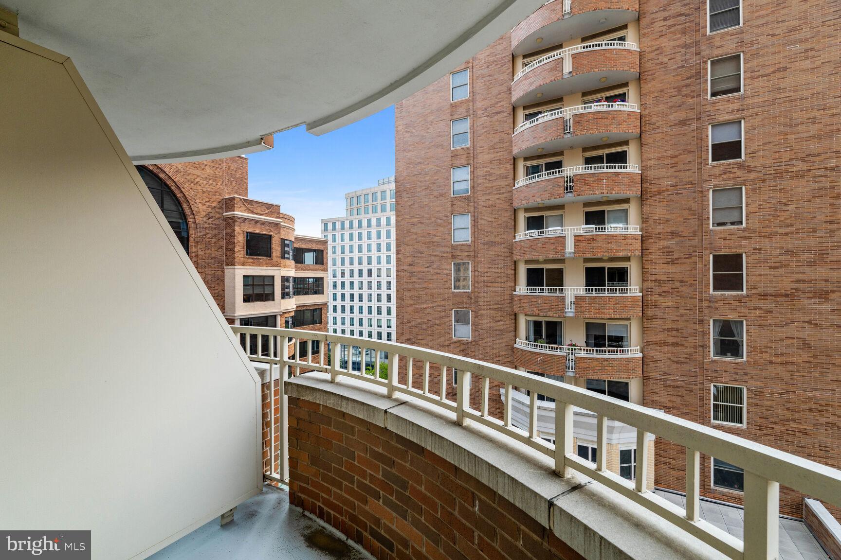 THE JEFFERSON - SUNRISE SENIOR LIVING - Residential