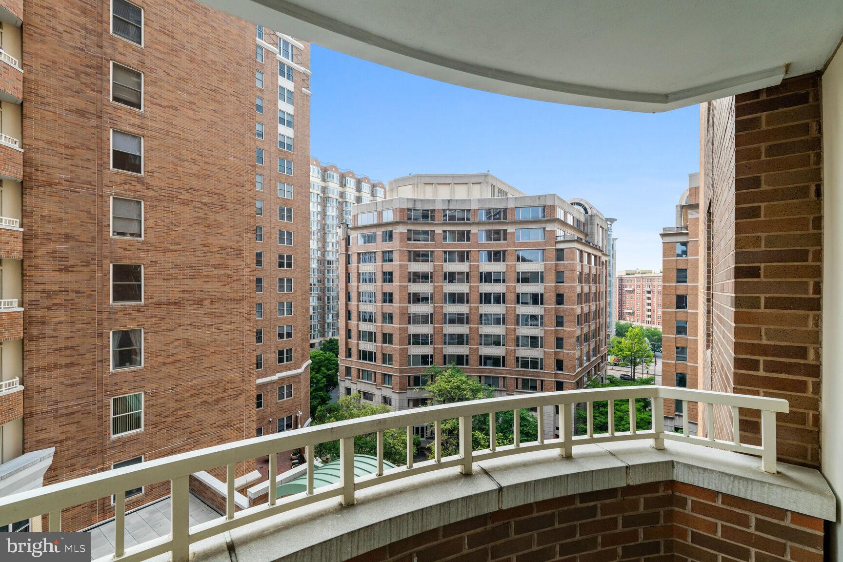 THE JEFFERSON - SUNRISE SENIOR LIVING - Residential