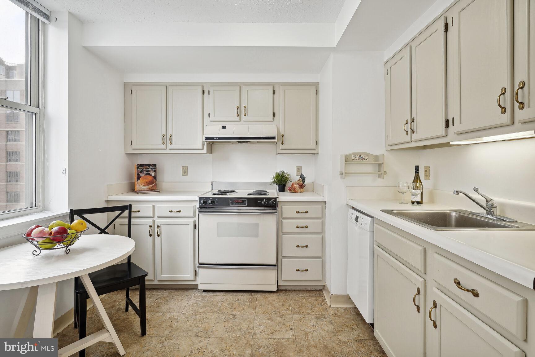 THE JEFFERSON - SUNRISE SENIOR LIVING - Residential