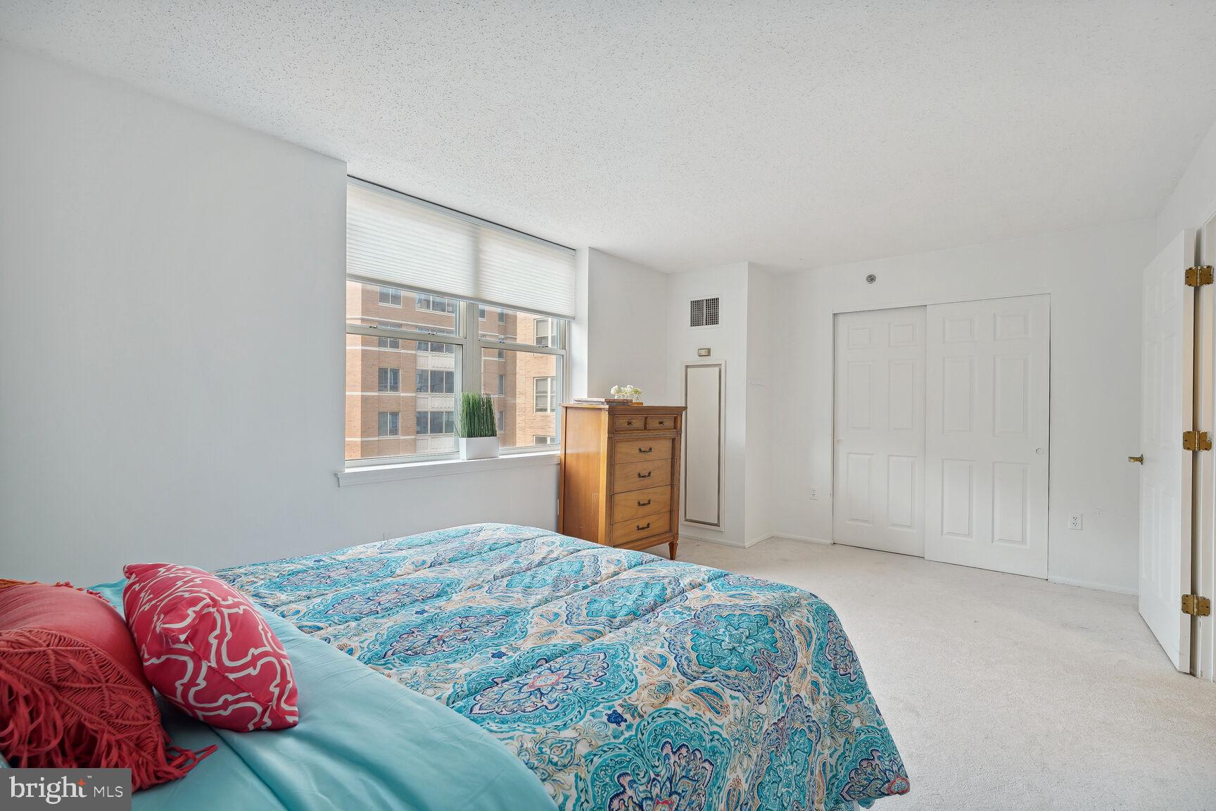 THE JEFFERSON - SUNRISE SENIOR LIVING - Residential