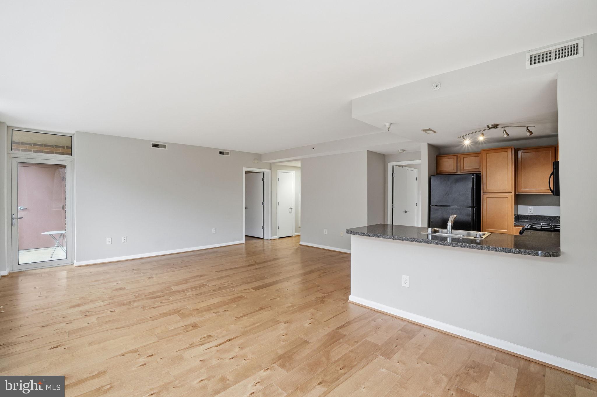 350 G STREET SW N302