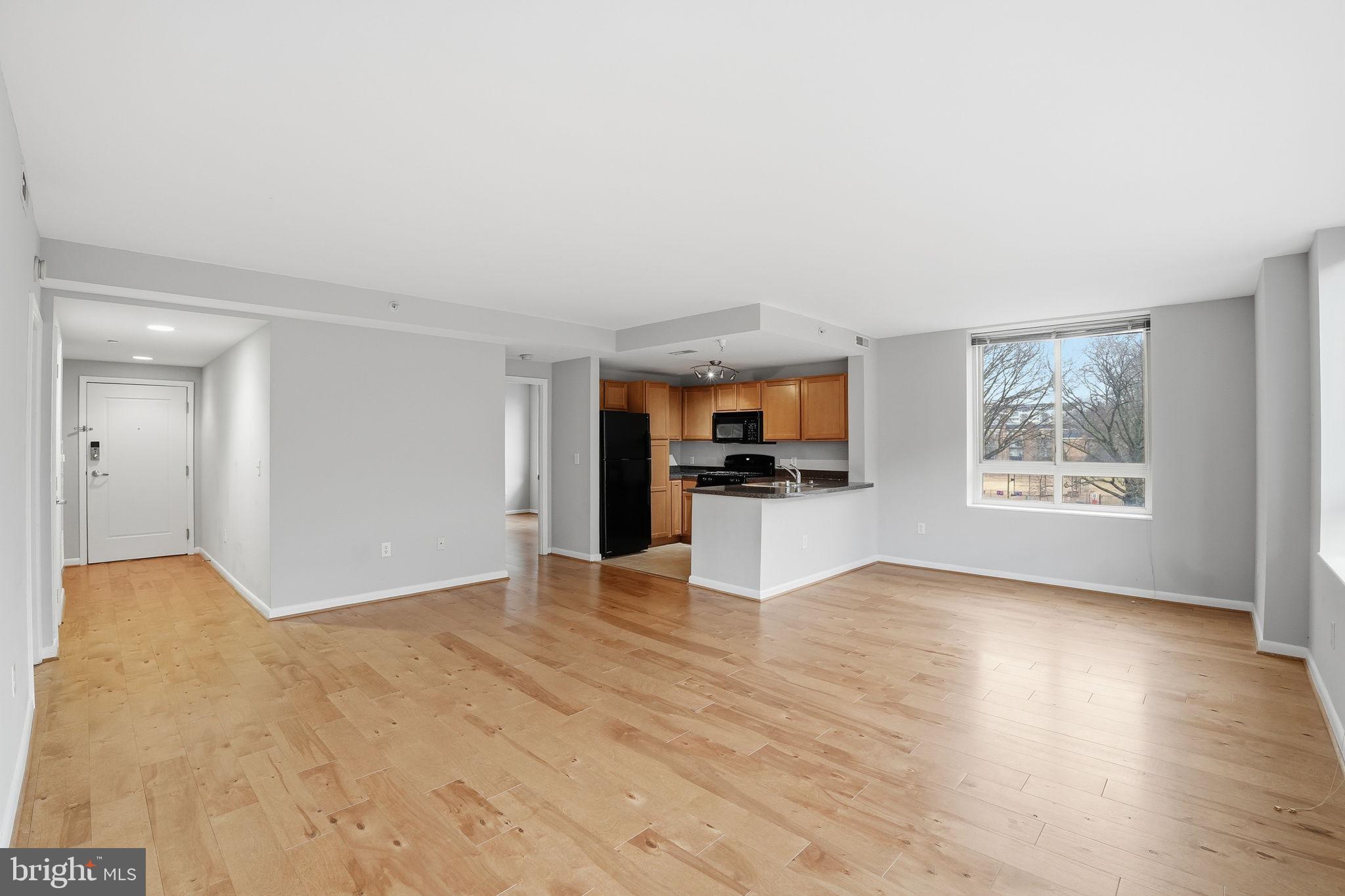 350 G STREET SW N302