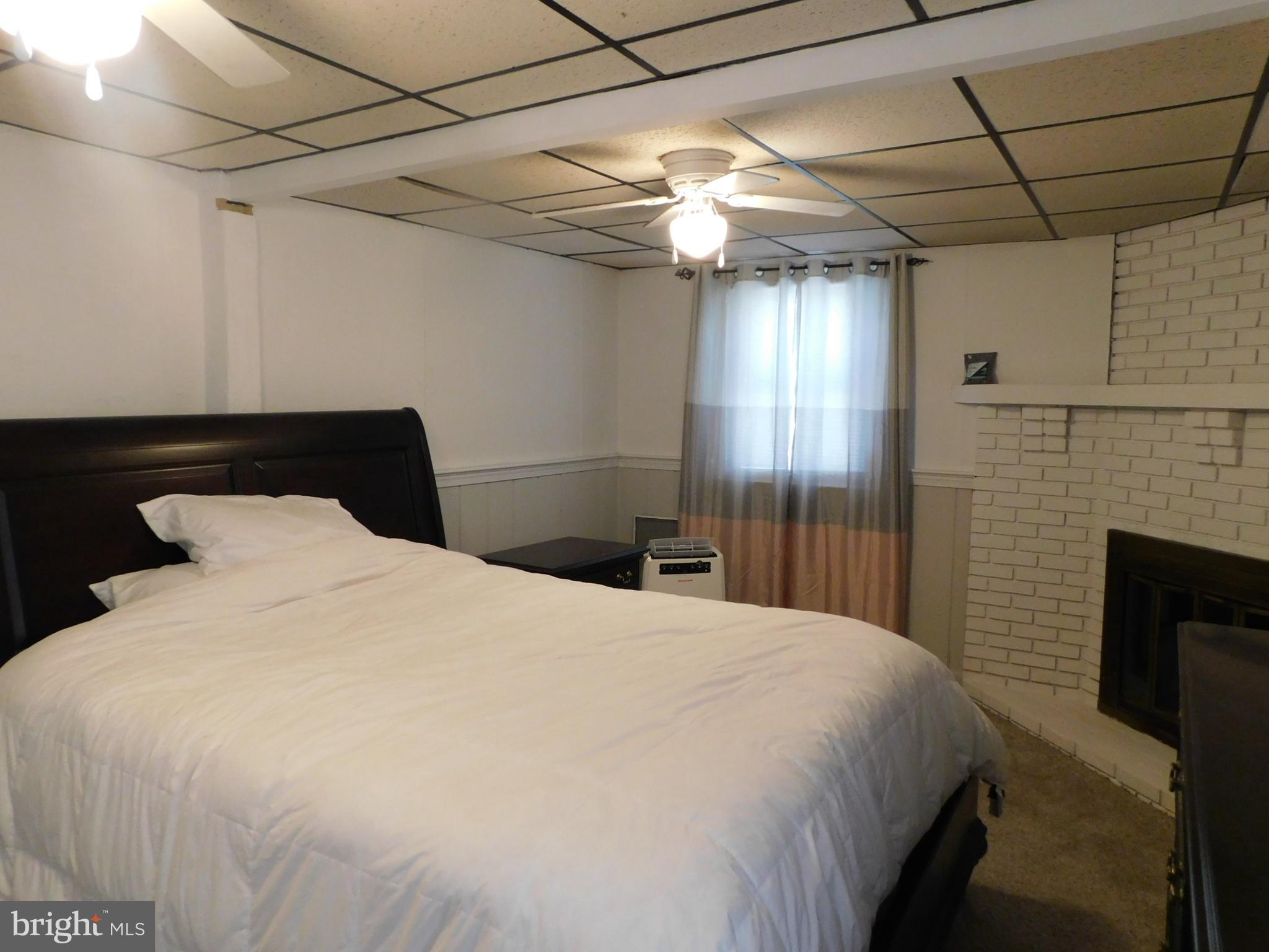 POTTSGROVE MANOR - Residential