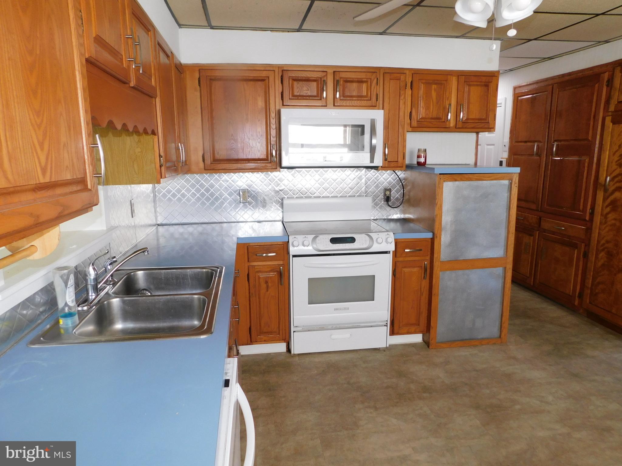 POTTSGROVE MANOR - Residential