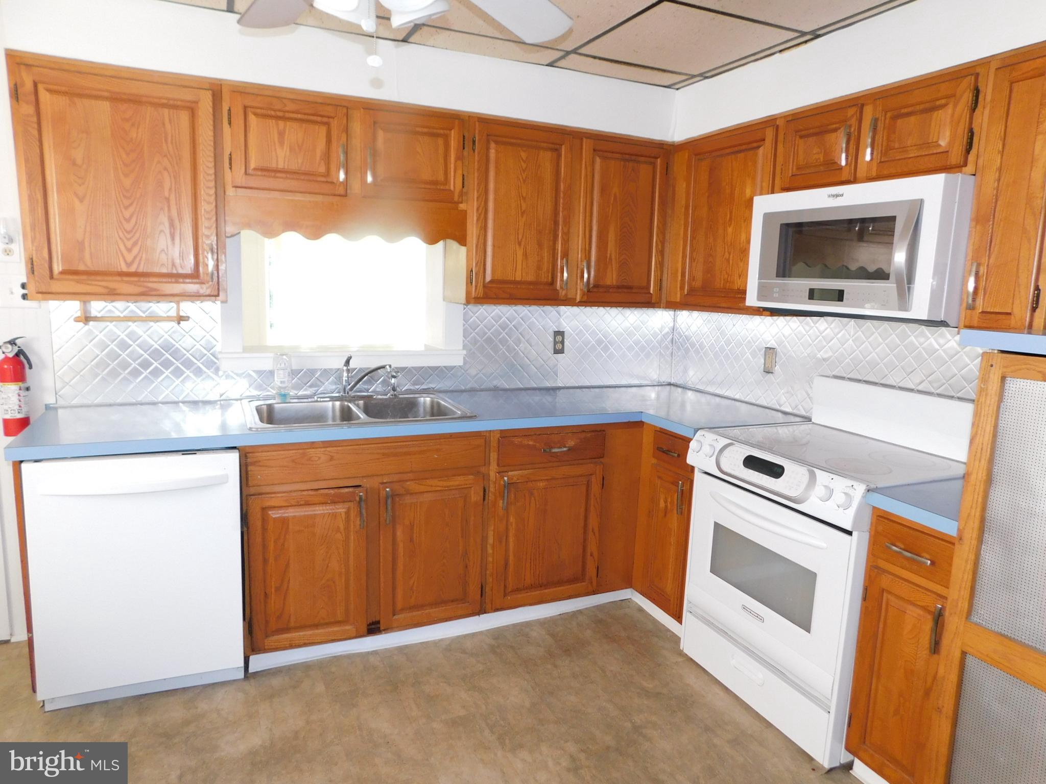 POTTSGROVE MANOR - Residential