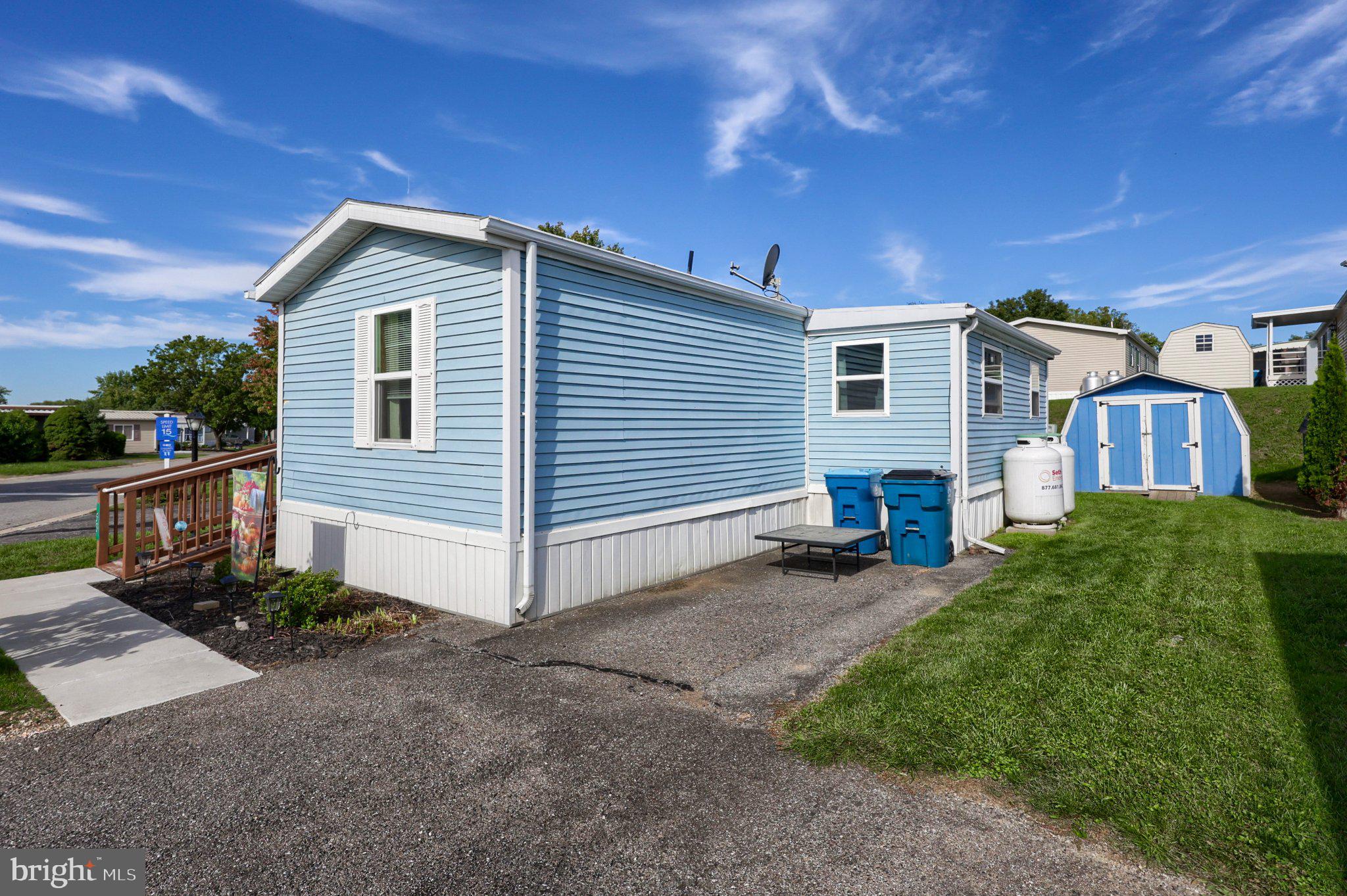 53 RIDGEWOOD MNR