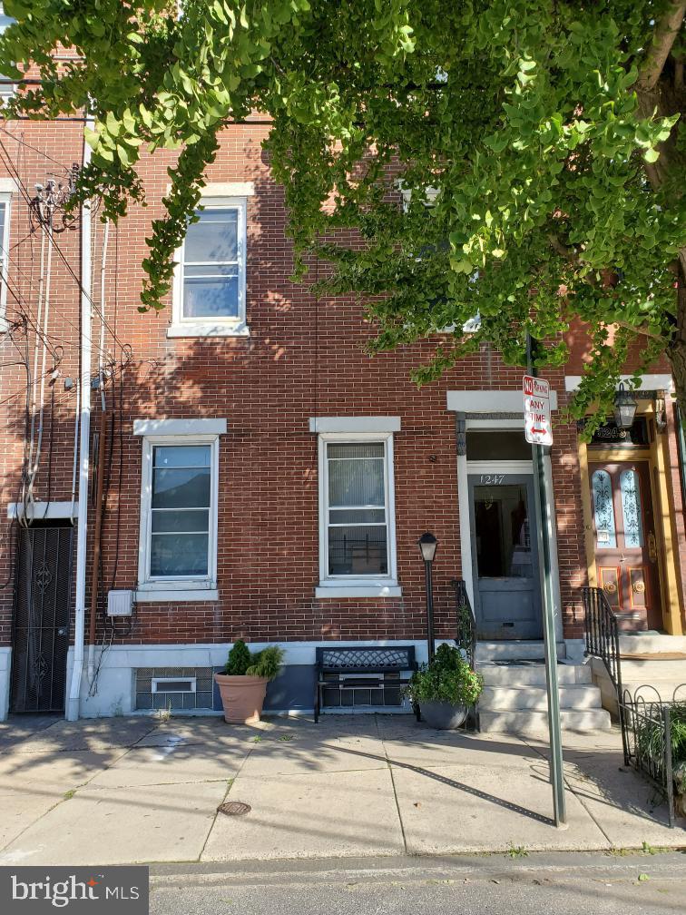 This charming 2bedroom/1bath 3rd floor pet friendly apartment is right in the heart of all that Fishtown has to offer. Only 1 block off of Girard Avenue right at Frankford Ave you will have easy access to public transportation and be within walking distance to Frankford Hall, Johnny Brenda's, Front Street Cafe and all the shops, galleries and restaurants that are along the Frankford Ave corridor and make Fishtown an exciting place to live. Requirements: Applicants to make 3x the monthly rent in verifiable net income, credit history to be considered, no evictions within the past 4 years, and must have a verifiable rental history with on-time rental payments. Exceptions to this criteria may exist under the law and will be considered.