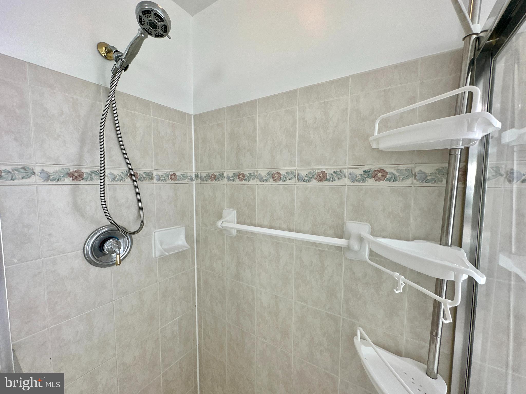 CLARKS GLEN - Residential Lease