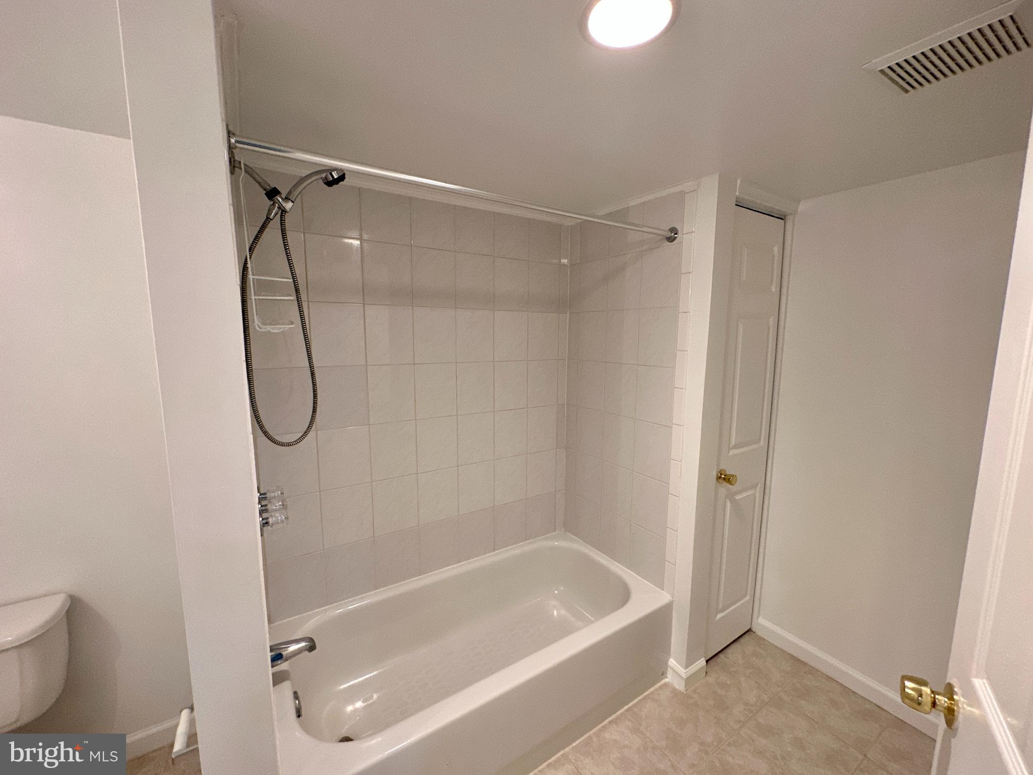 CLARKS GLEN - Residential Lease