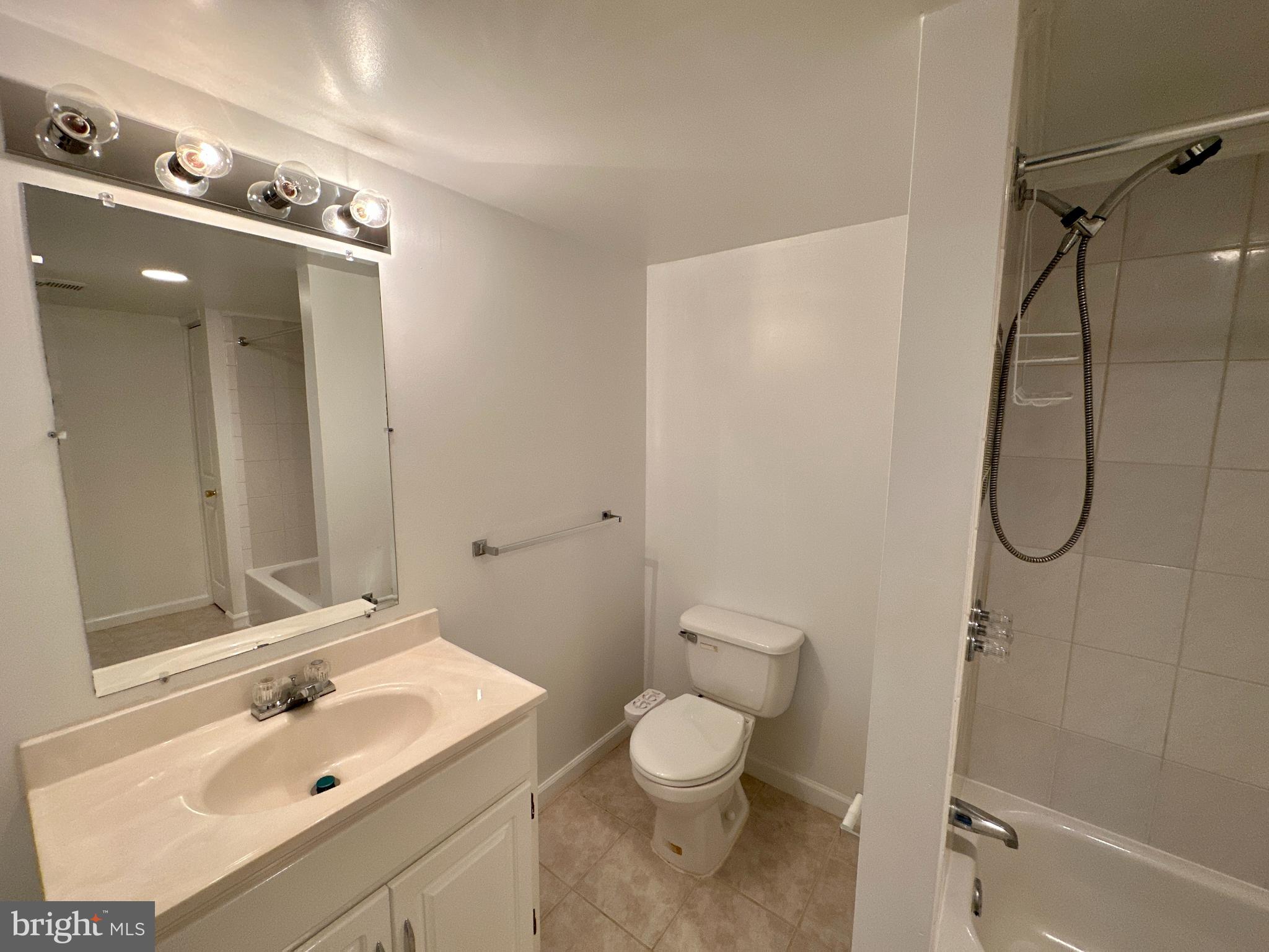 CLARKS GLEN - Residential Lease