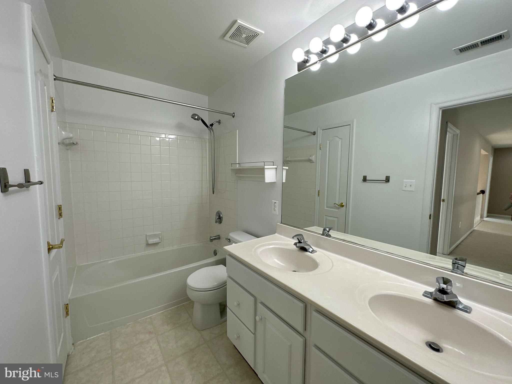 CLARKS GLEN - Residential Lease