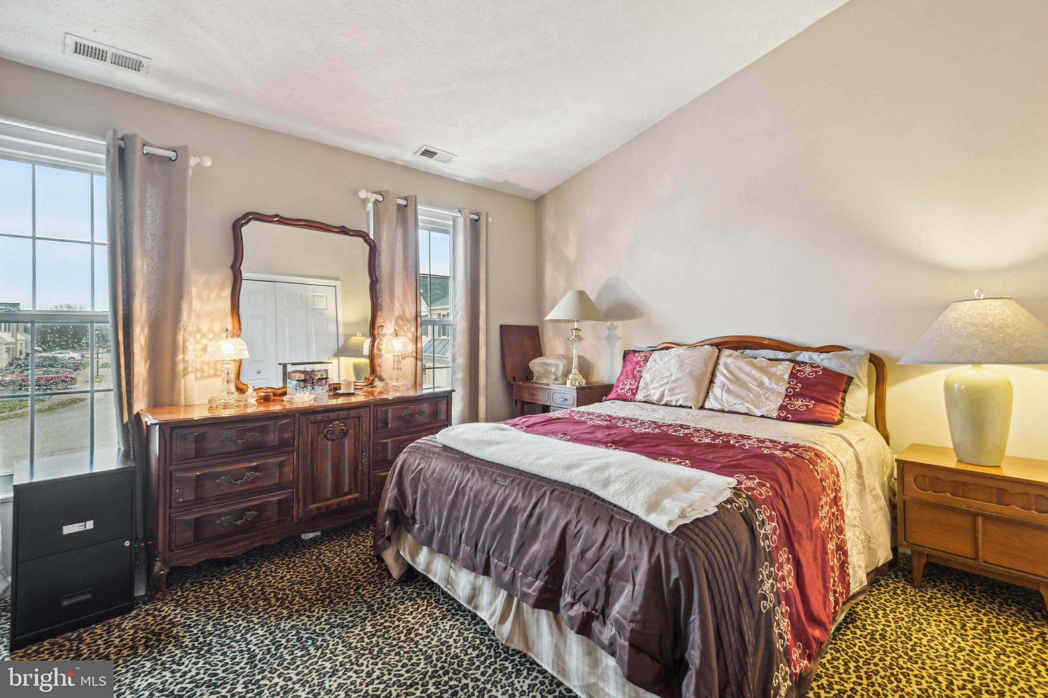 SEVEN OAKS - Residential